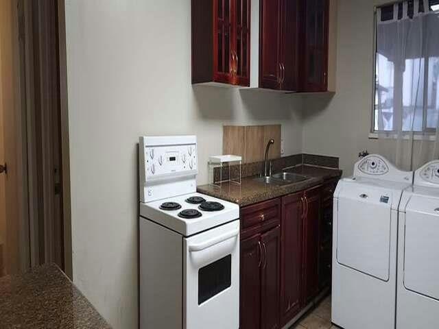 7139 10 Avenue, Burnaby, BC, V3N 2R5 - 9