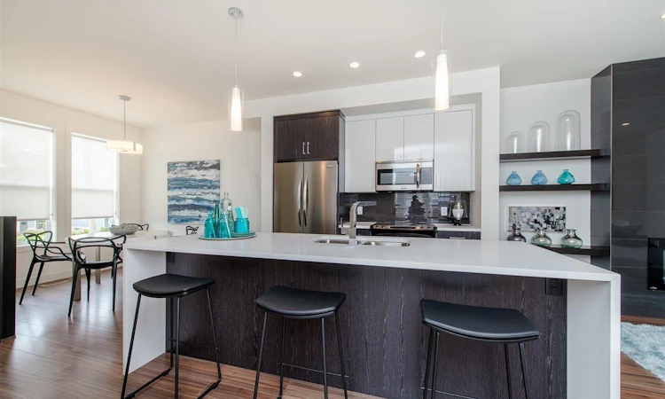 6-45455 Spadina Avenue