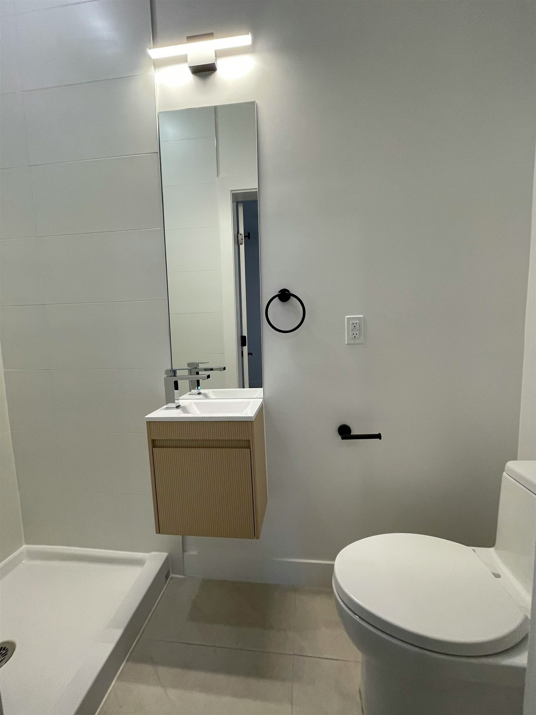 TH18-8899 Spires Road, Richmond, BC, V6Y 0N5 - 3