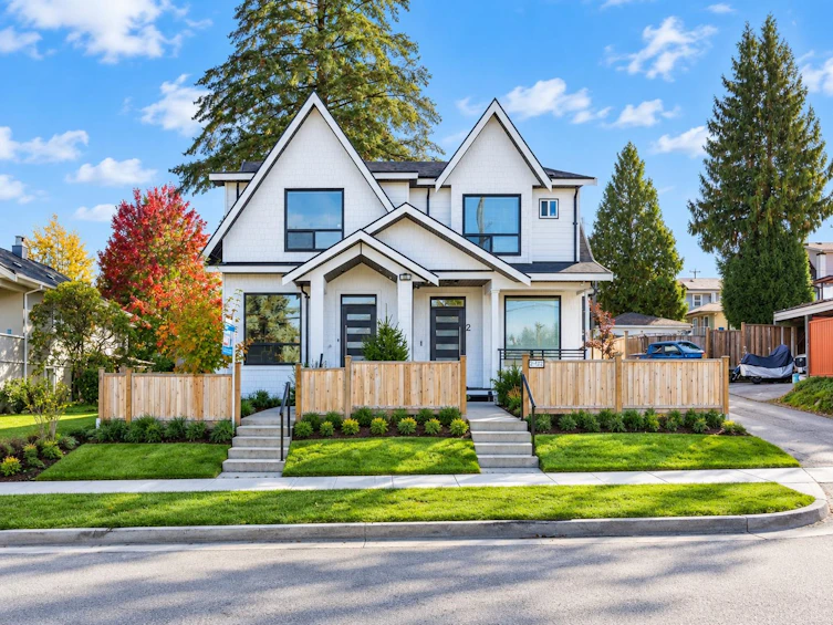 1-122 Eighth Avenue, New Westminster, BC, V3L 1X8