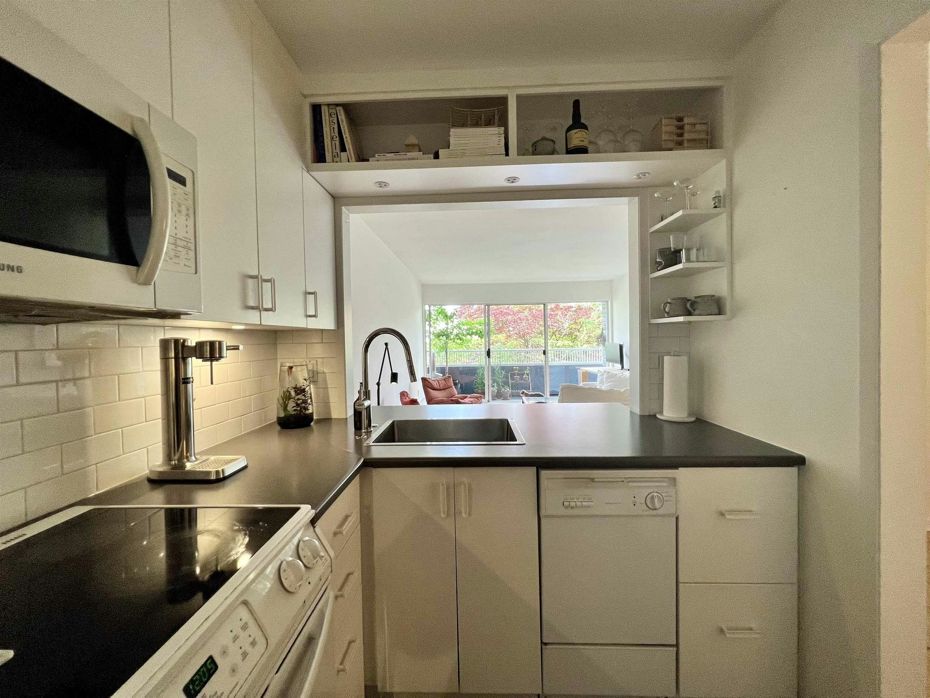 214-3875 W 4th Avenue, Vancouver, BC, V6R 4H8 - 4