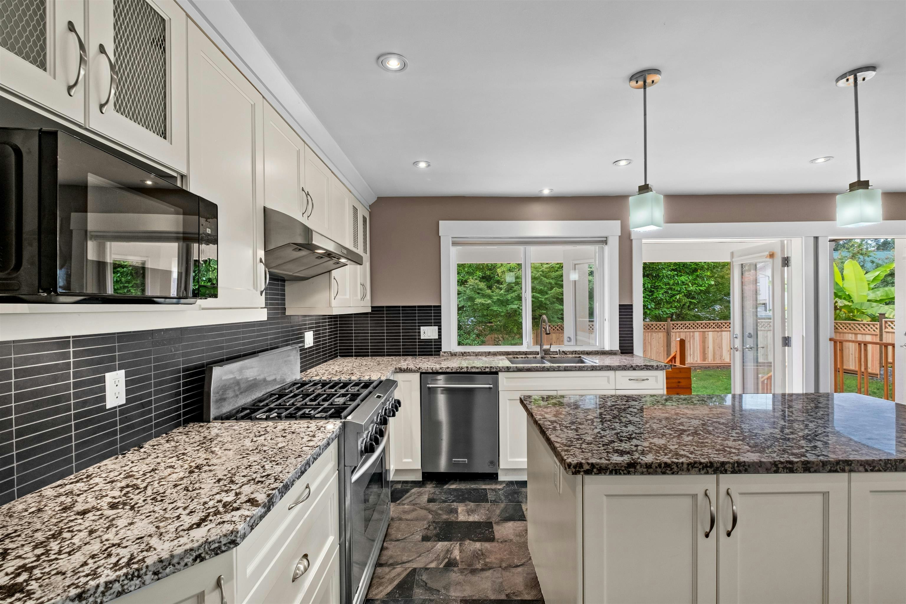 1501 Frederick Road, North Vancouver, BC, V7K 1J6 - 8