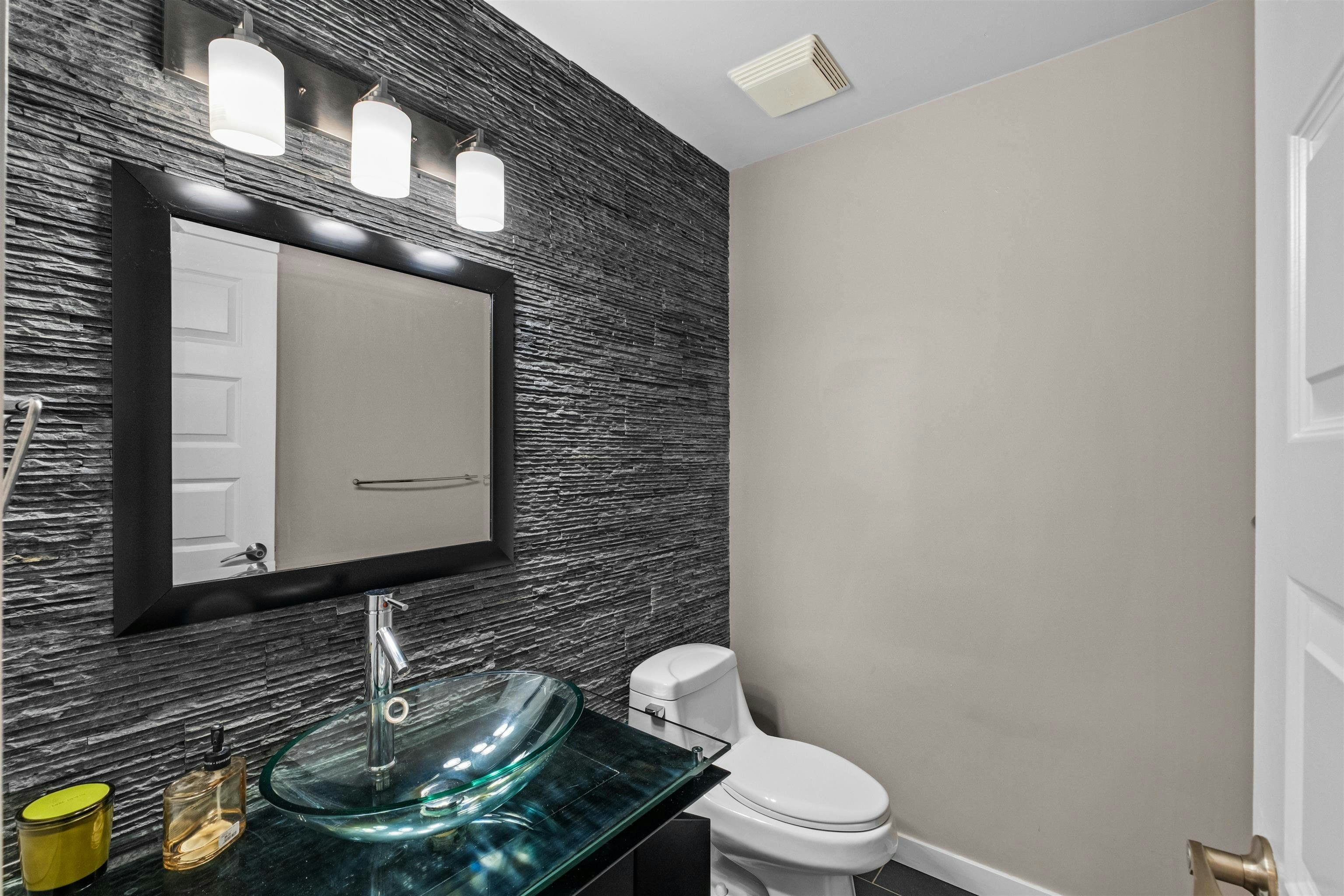 1501 Frederick Road, North Vancouver, BC, V7K 1J6 - 16
