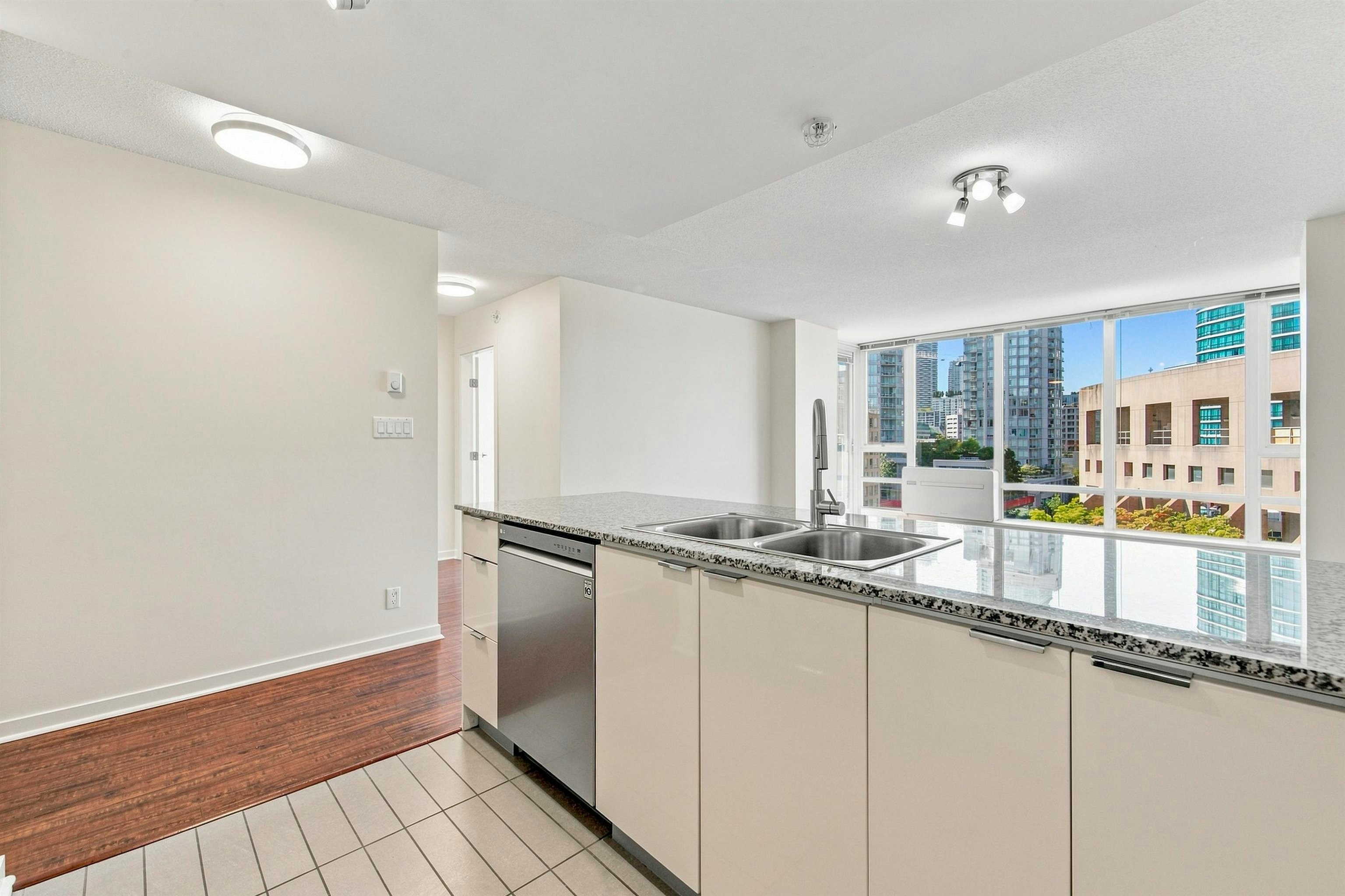 1205-788 Hamilton Street, Vancouver, BC, V6B 0E9 - 3