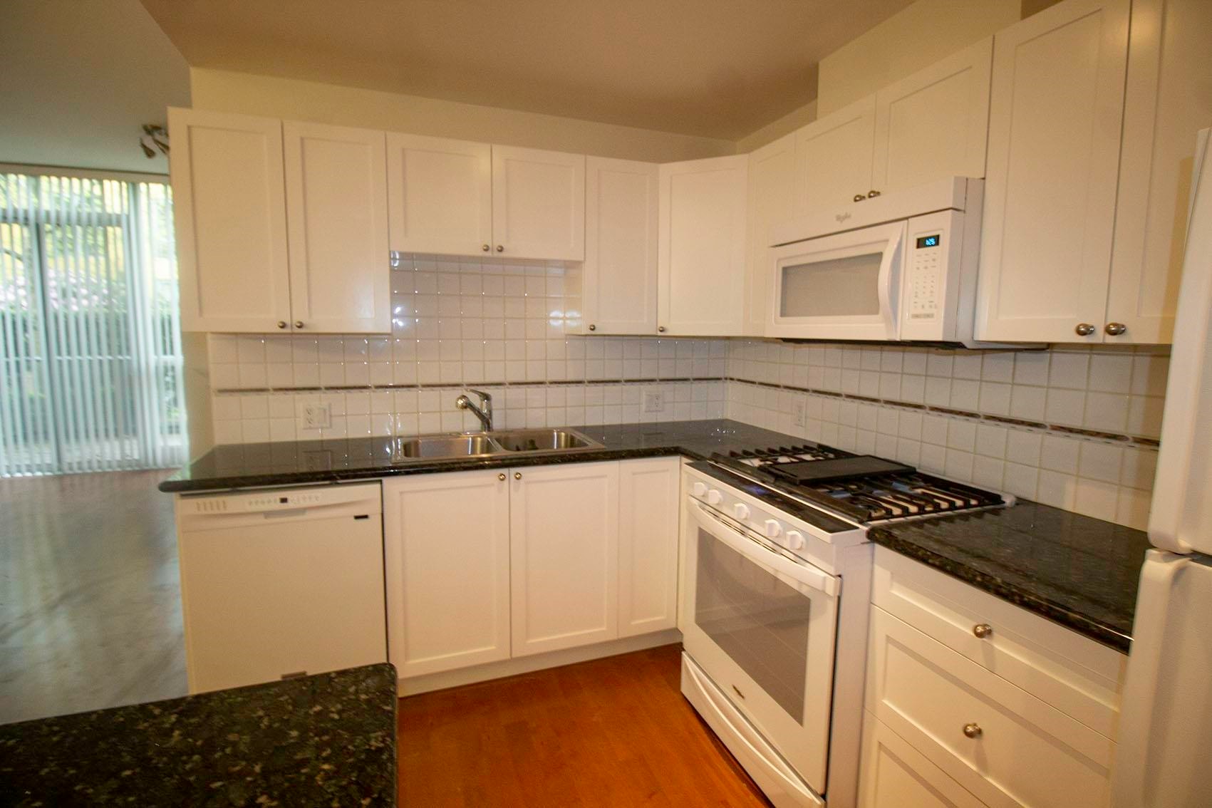 1427 W 6th Avenue, Vancouver, BC, V6H 4G1 - 6