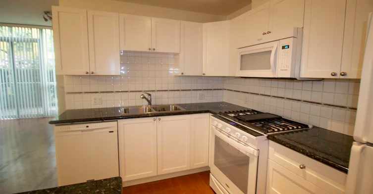 1427 W 6th Avenue, Vancouver, BC, V6H 4G1 - 6