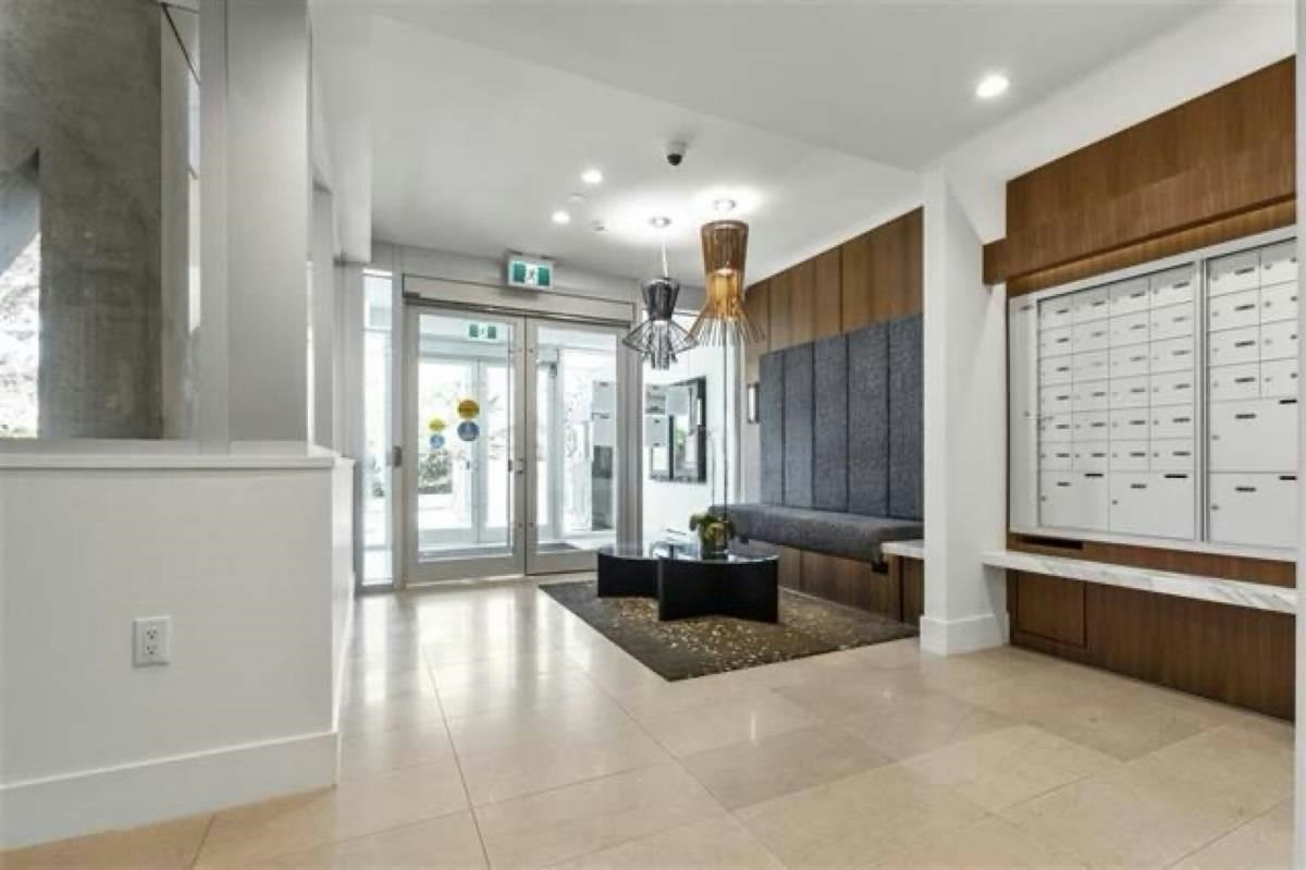 301-389 W 59th Avenue, Vancouver, BC, V5X 0J4 - 2