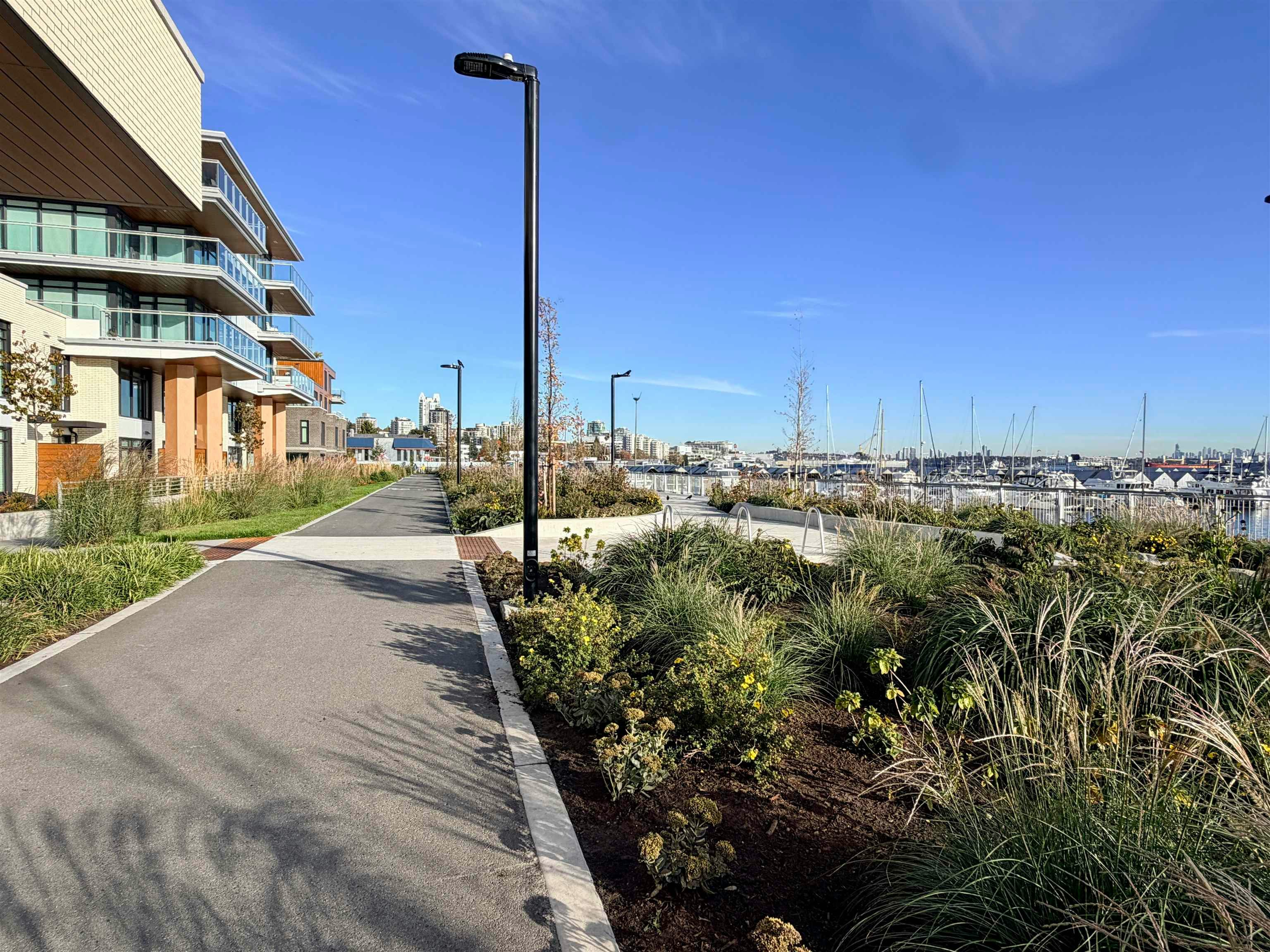 304-785 Harbour Way, North Vancouver, BC, V6P 0N2 - 9