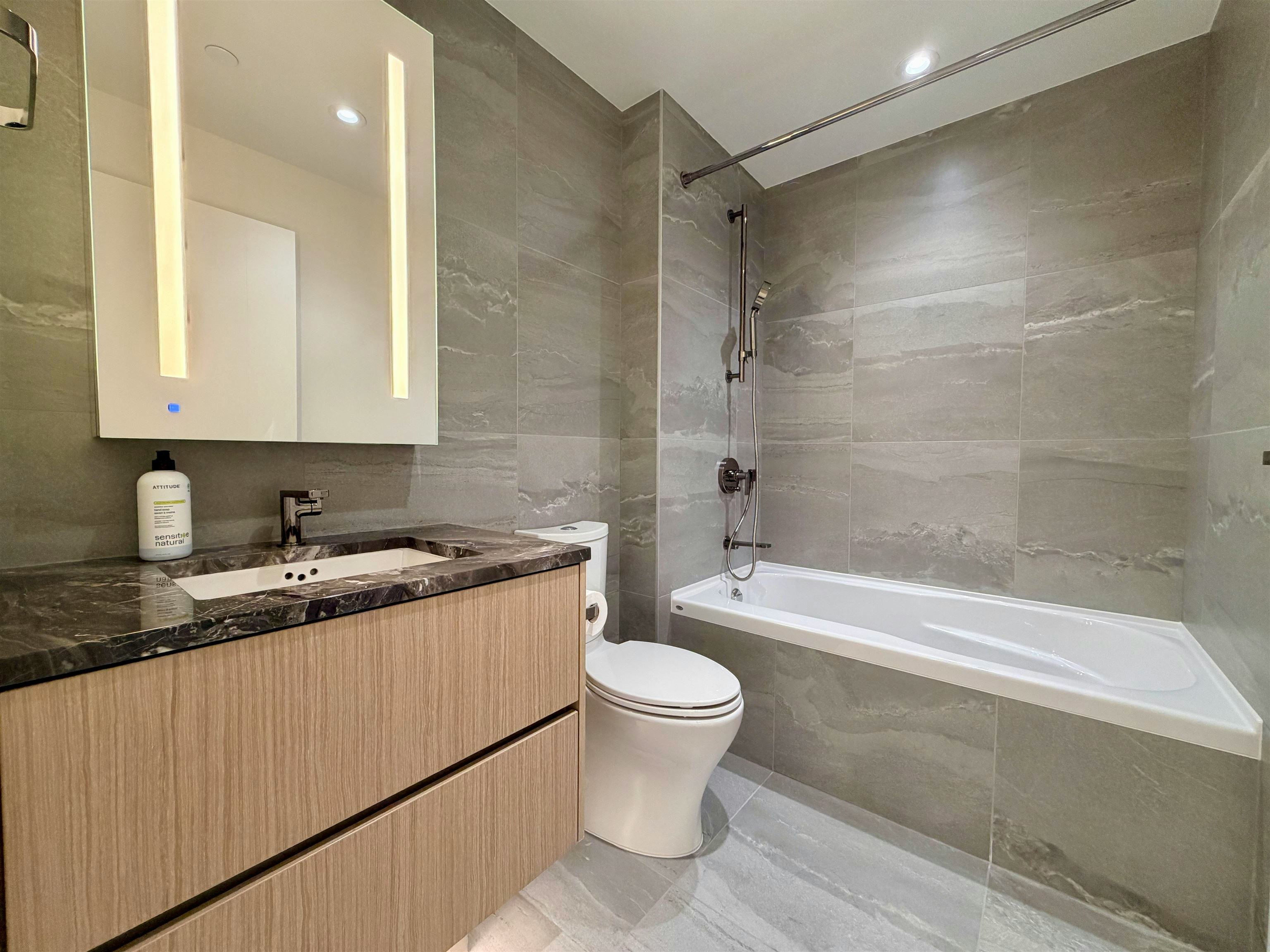 304-785 Harbour Way, North Vancouver, BC, V6P 0N2 - 14