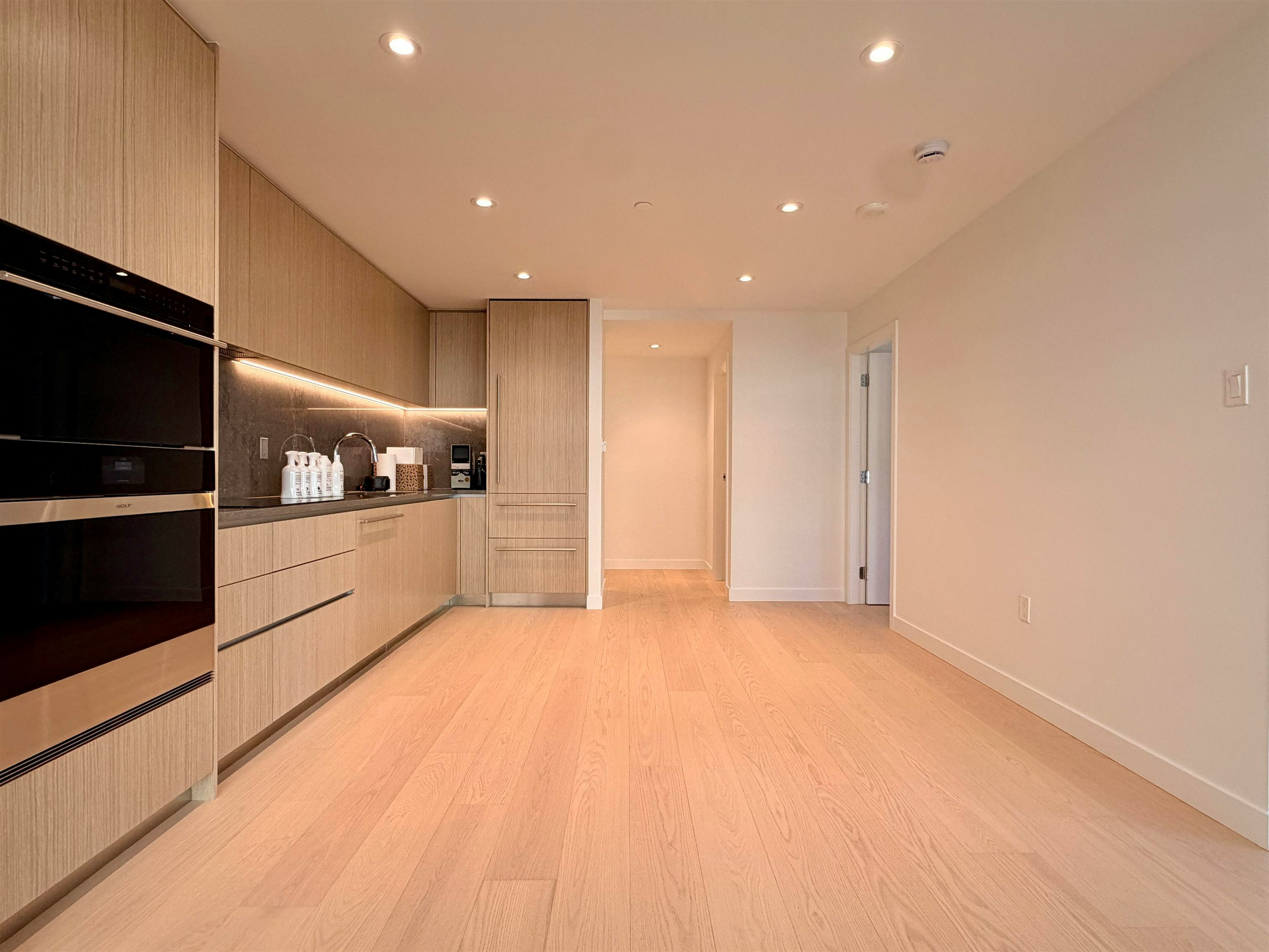 304-785 Harbour Way, North Vancouver, BC, V6P 0N2 - 10