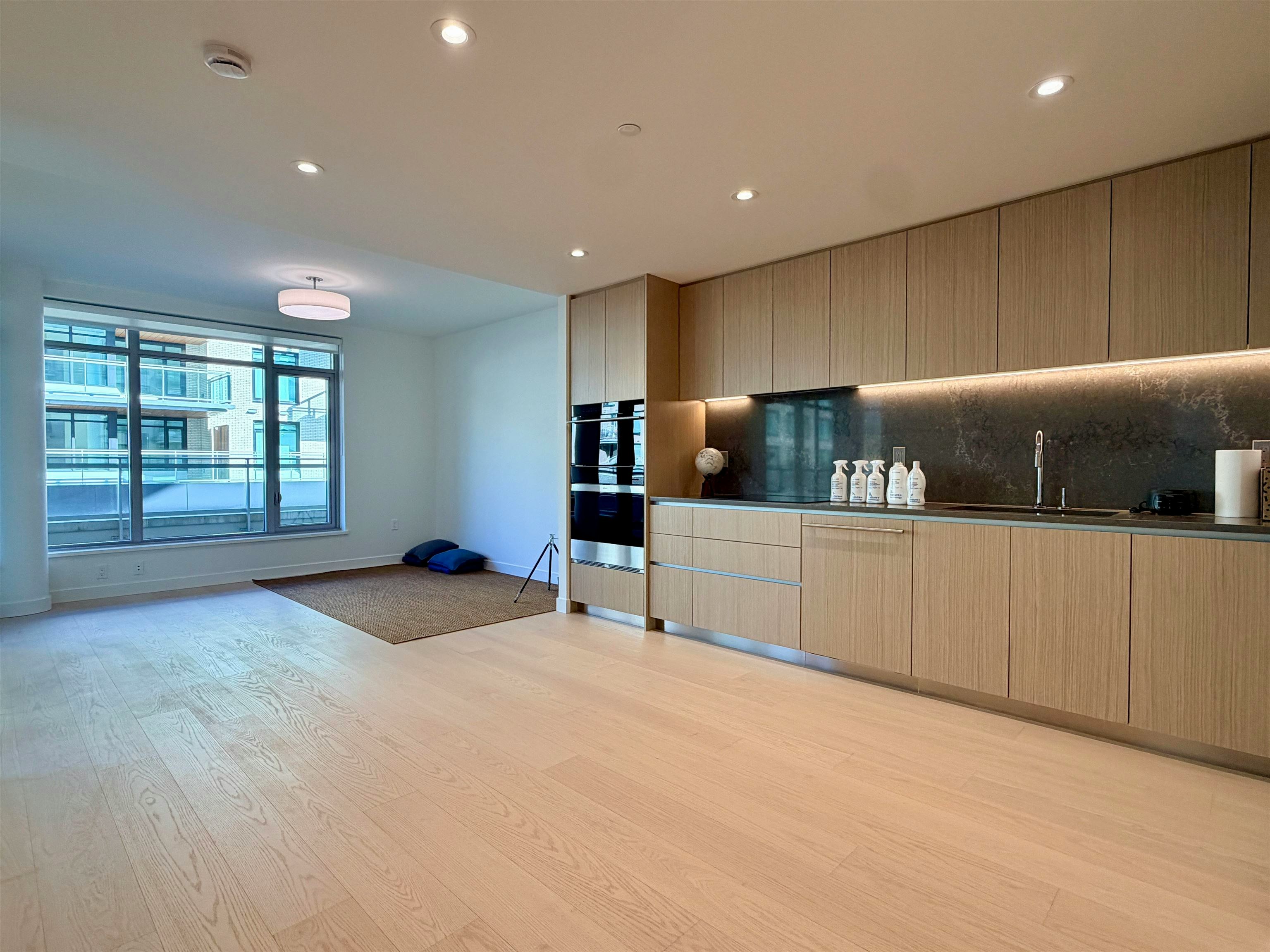 304-785 Harbour Way, North Vancouver, BC, V6P 0N2 - 17
