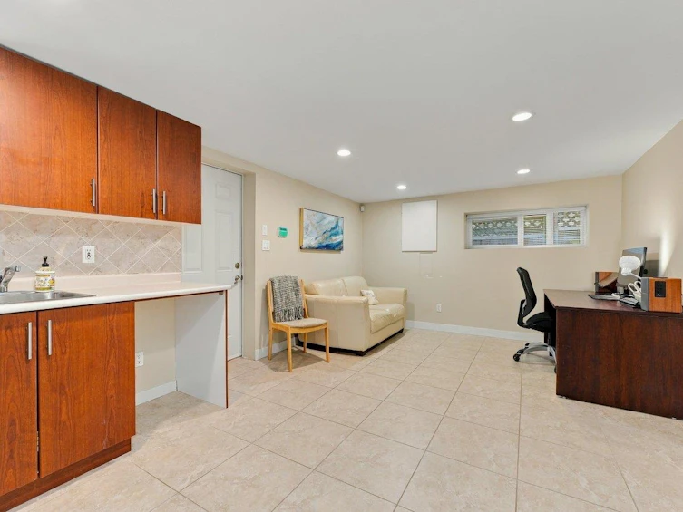 3951 Slocan Street, Vancouver, BC, V5R 1Y7 - 24