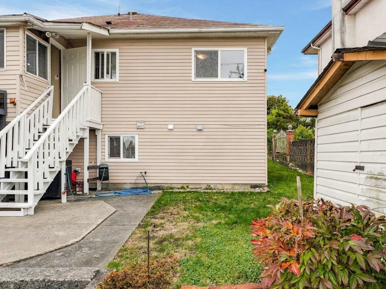 3951 Slocan Street, Vancouver, BC, V5R 1Y7 - 27