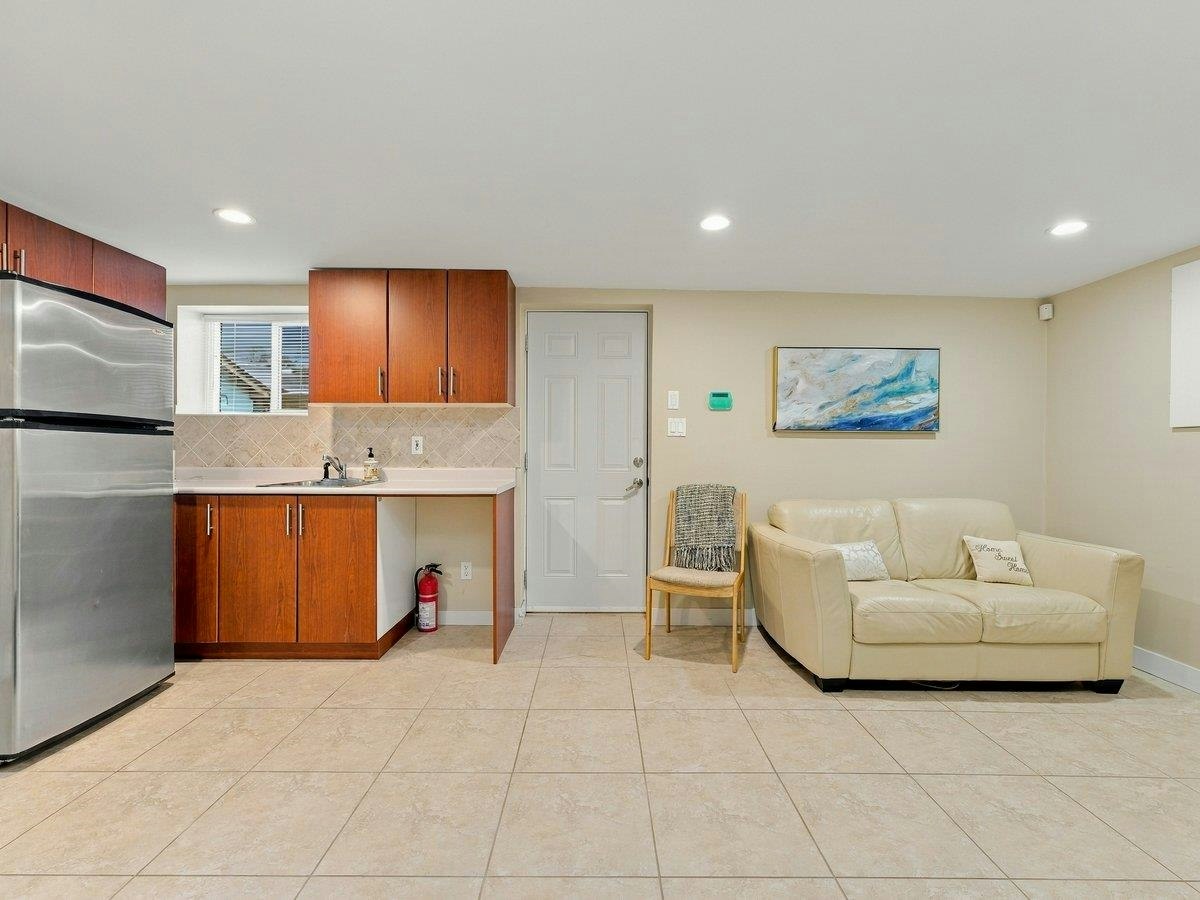 3951 Slocan Street, Vancouver, BC, V5R 1Y7 - 23