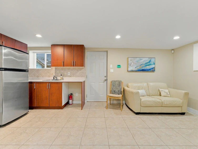 3951 Slocan Street, Vancouver, BC, V5R 1Y7 - 23