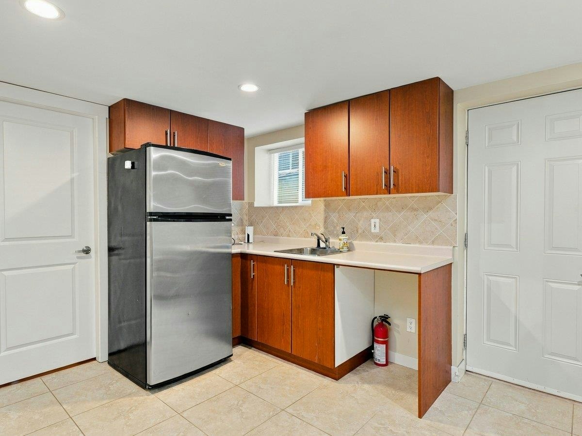 3951 Slocan Street, Vancouver, BC, V5R 1Y7 - 25