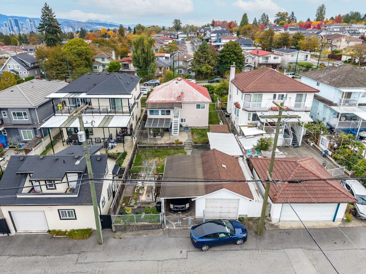 3951 Slocan Street, Vancouver, BC, V5R 1Y7 - 30