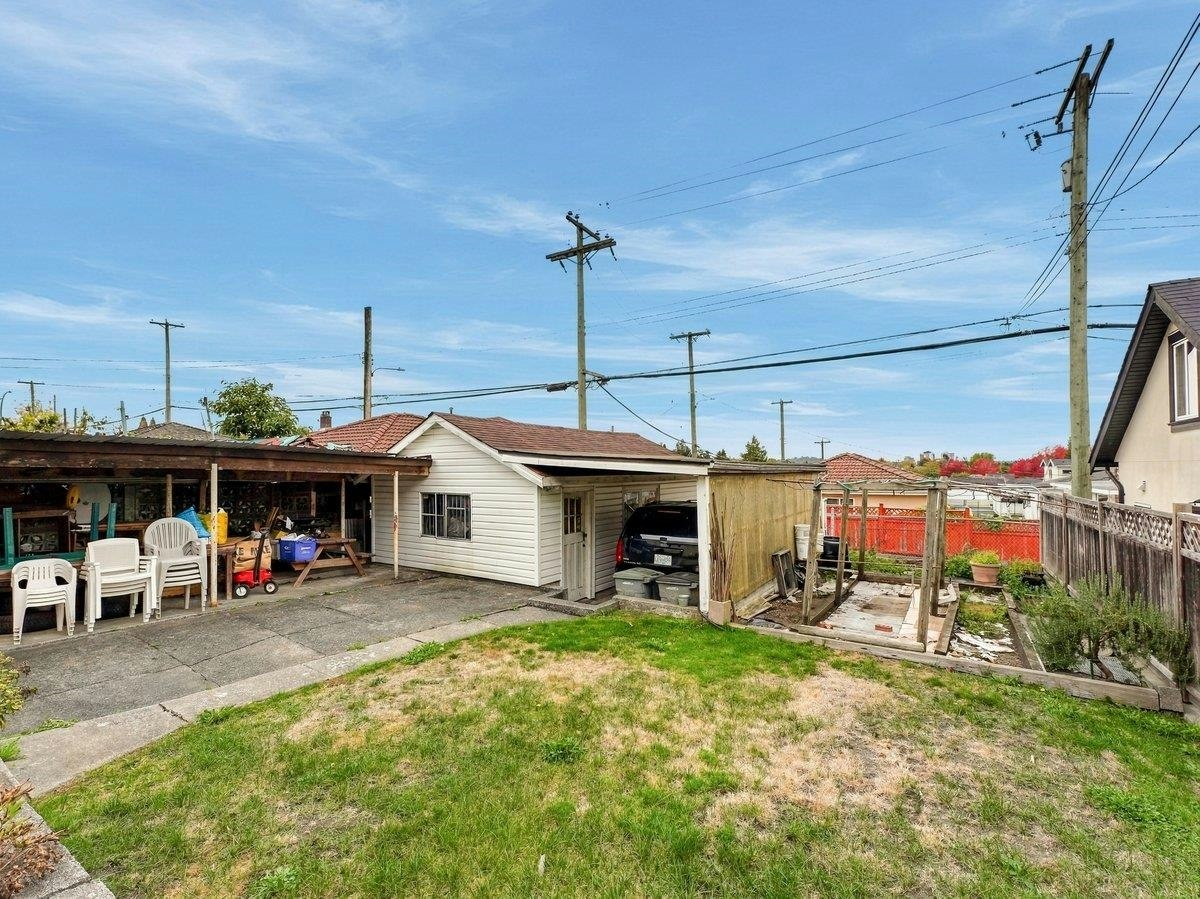 3951 Slocan Street, Vancouver, BC, V5R 1Y7 - 29
