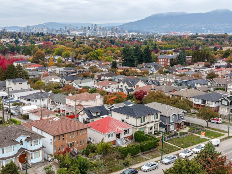 3951 Slocan Street, Vancouver, BC, V5R 1Y7 - 2