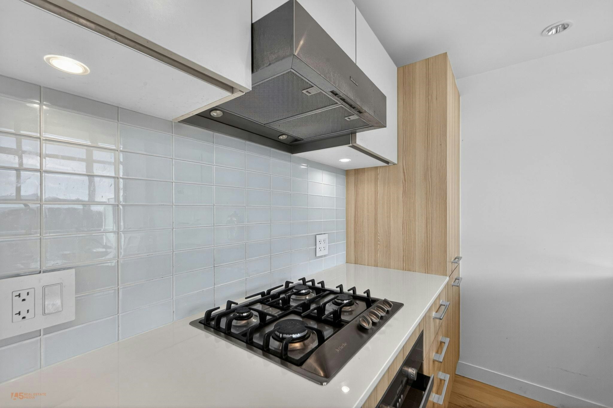312-2220 Kingsway - 4