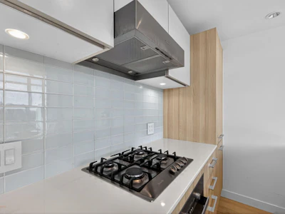 312-2220 Kingsway - 4