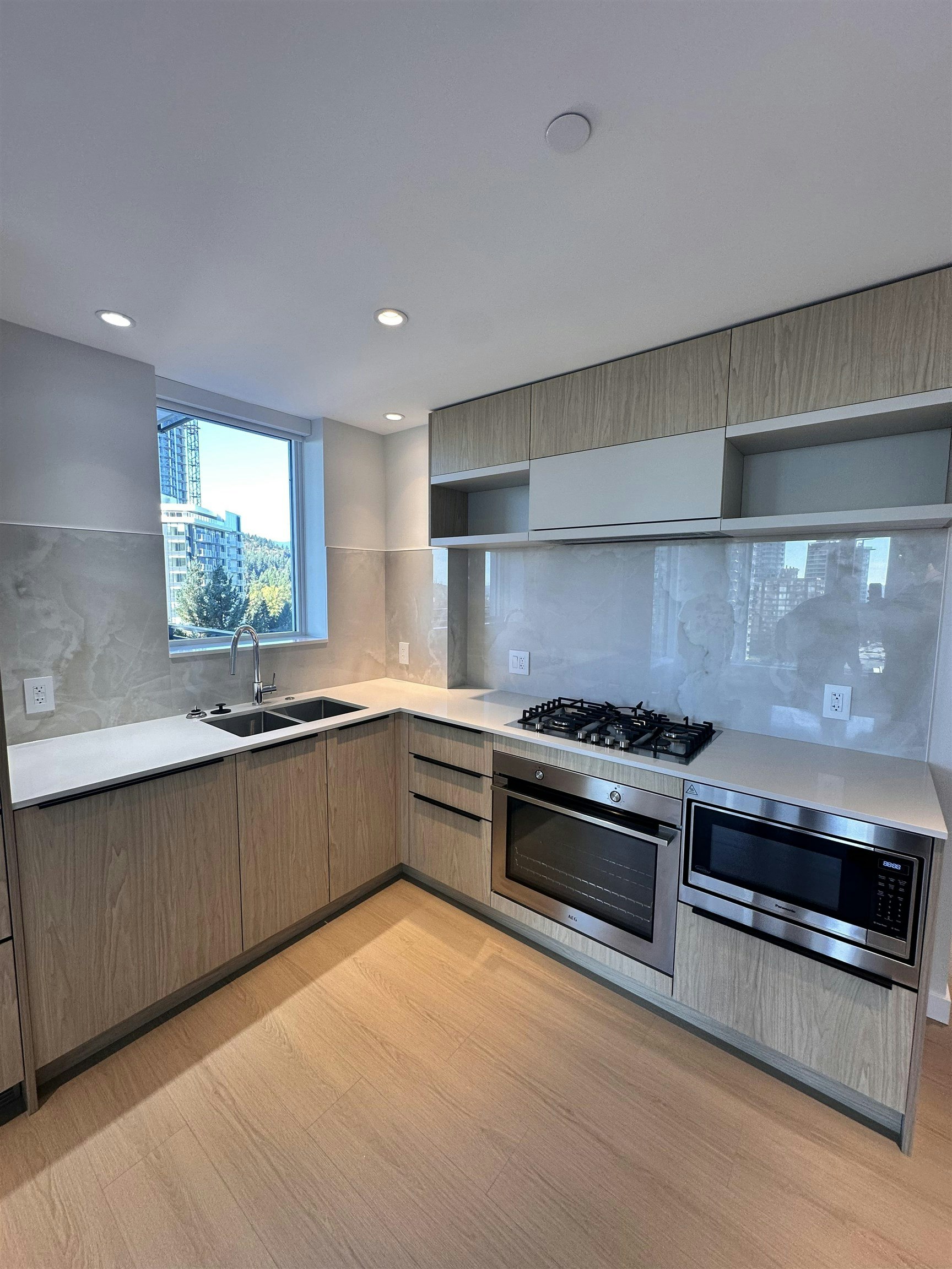 9xx-612 Elmwood Street, Coquitlam, BC, V3J 3W8 - 13