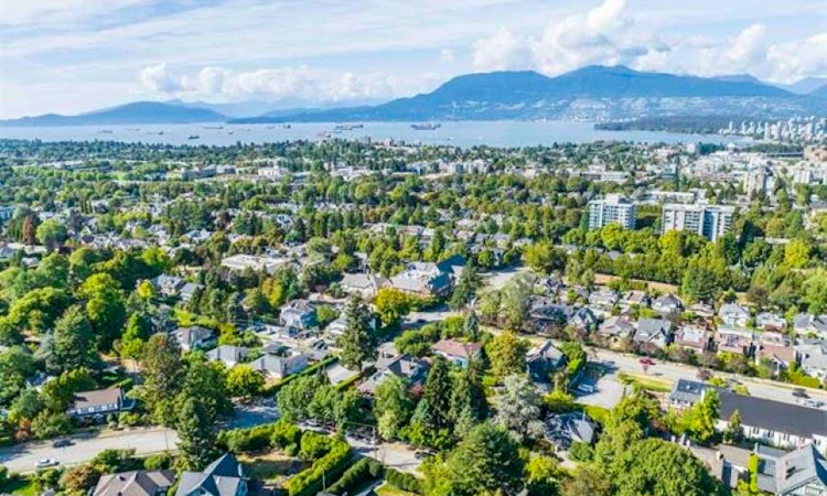 1775 Cedar Crescent