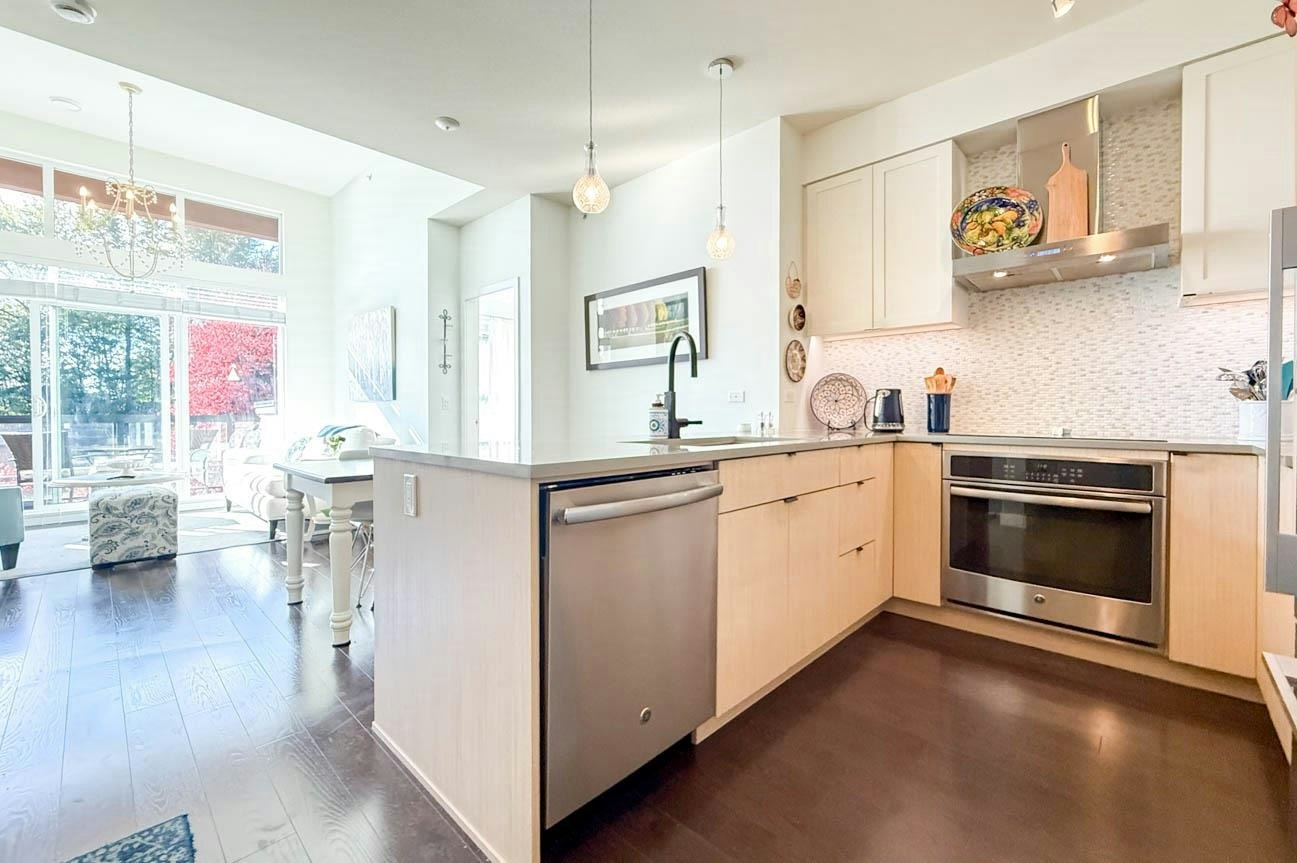 402-3205 Mountain, North Vancouver, BC, V7K 0A3 - 11