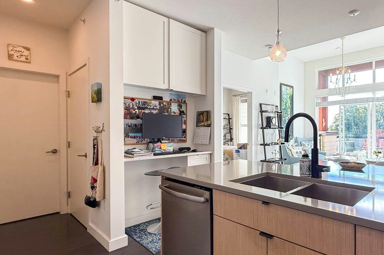 402-3205 Mountain, North Vancouver, BC, V7K 0A3 - 22