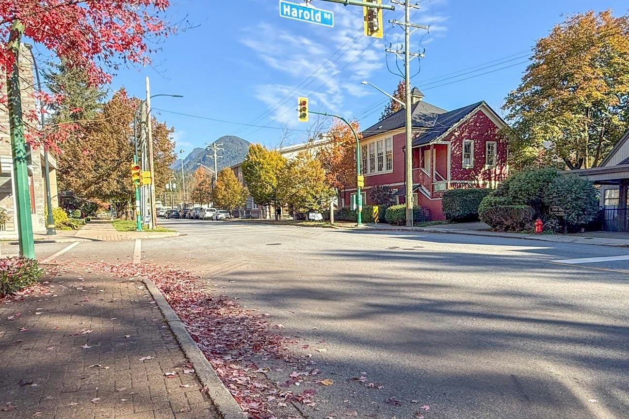 402-3205 Mountain, North Vancouver, BC, V7K 0A3 - 3