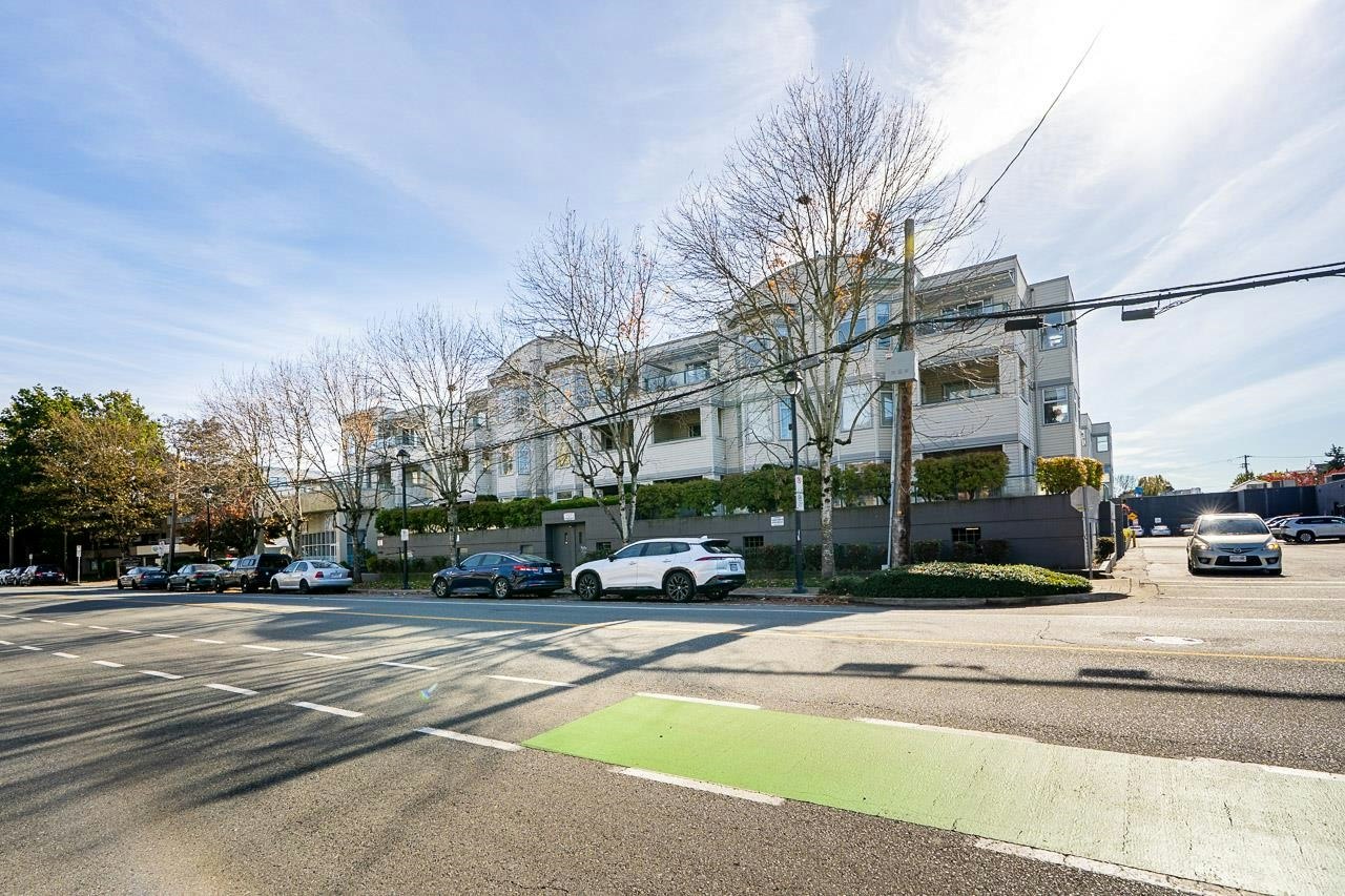 213-20860 56 Avenue - 3
