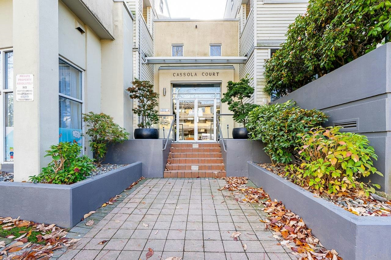 213-20860 56 Avenue - 4