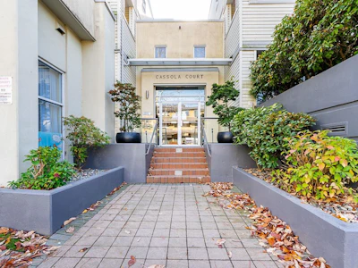 213-20860 56 Avenue - 4