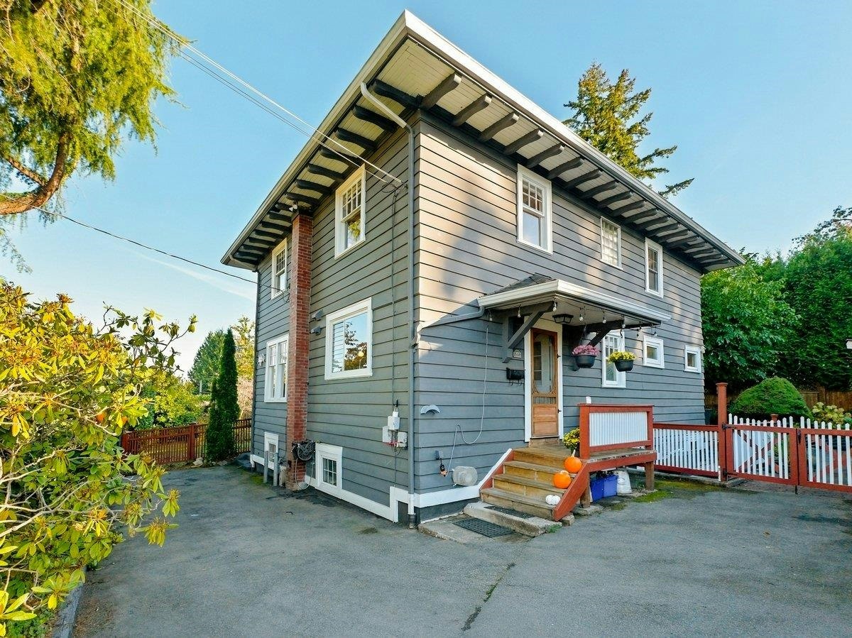 5558 Laurel Street - 4