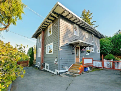 5558 Laurel Street - 4