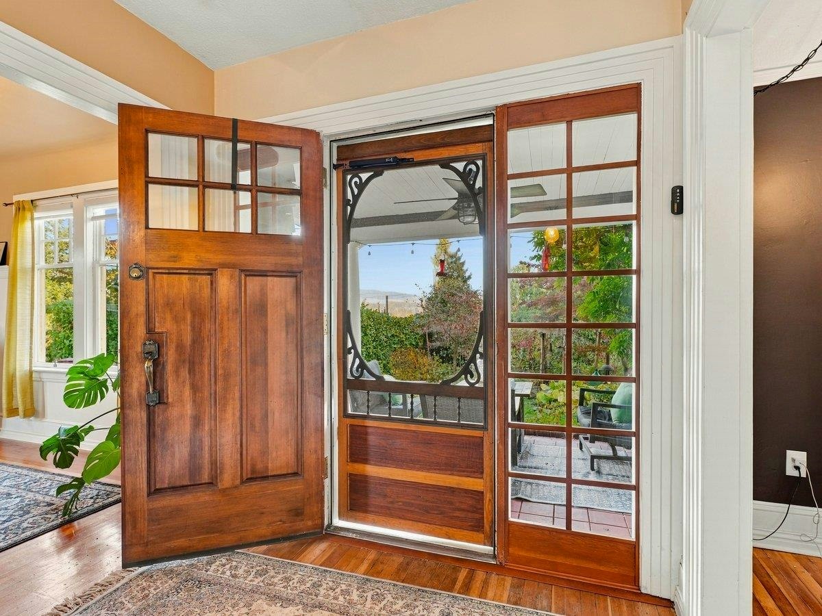 5558 Laurel Street, Burnaby, BC, V5G 1N2 - 8