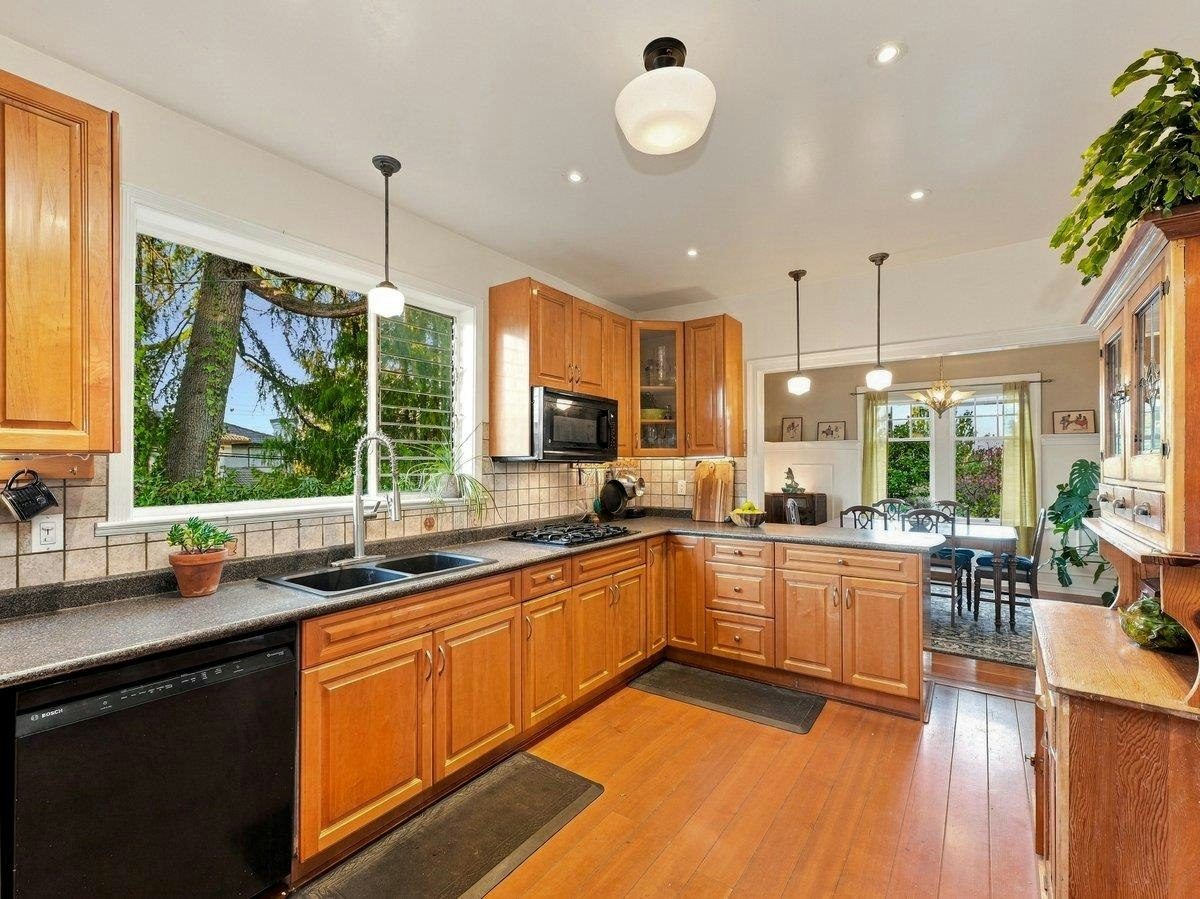 5558 Laurel Street, Burnaby, BC, V5G 1N2 - 17