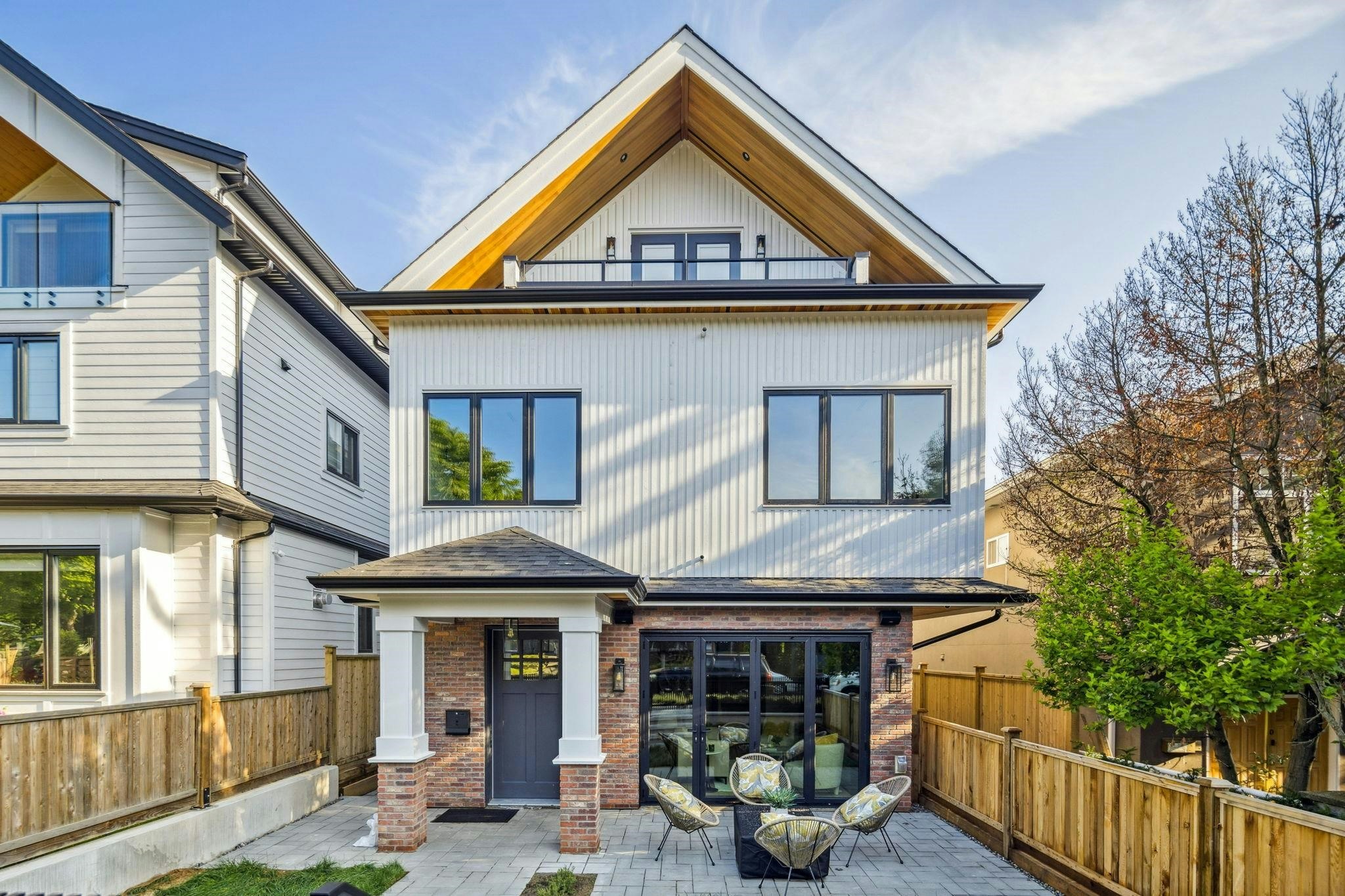 #1-2244 E 11th Avenue, Vancouver, BC, V5N 1Z6 - 2