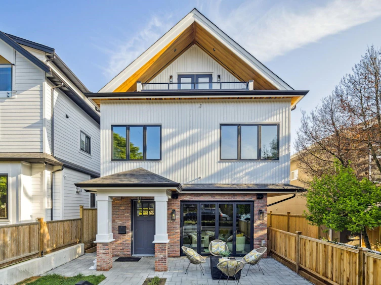 #1-2244 E 11th Avenue, Vancouver, BC, V5N 1Z6 - 2
