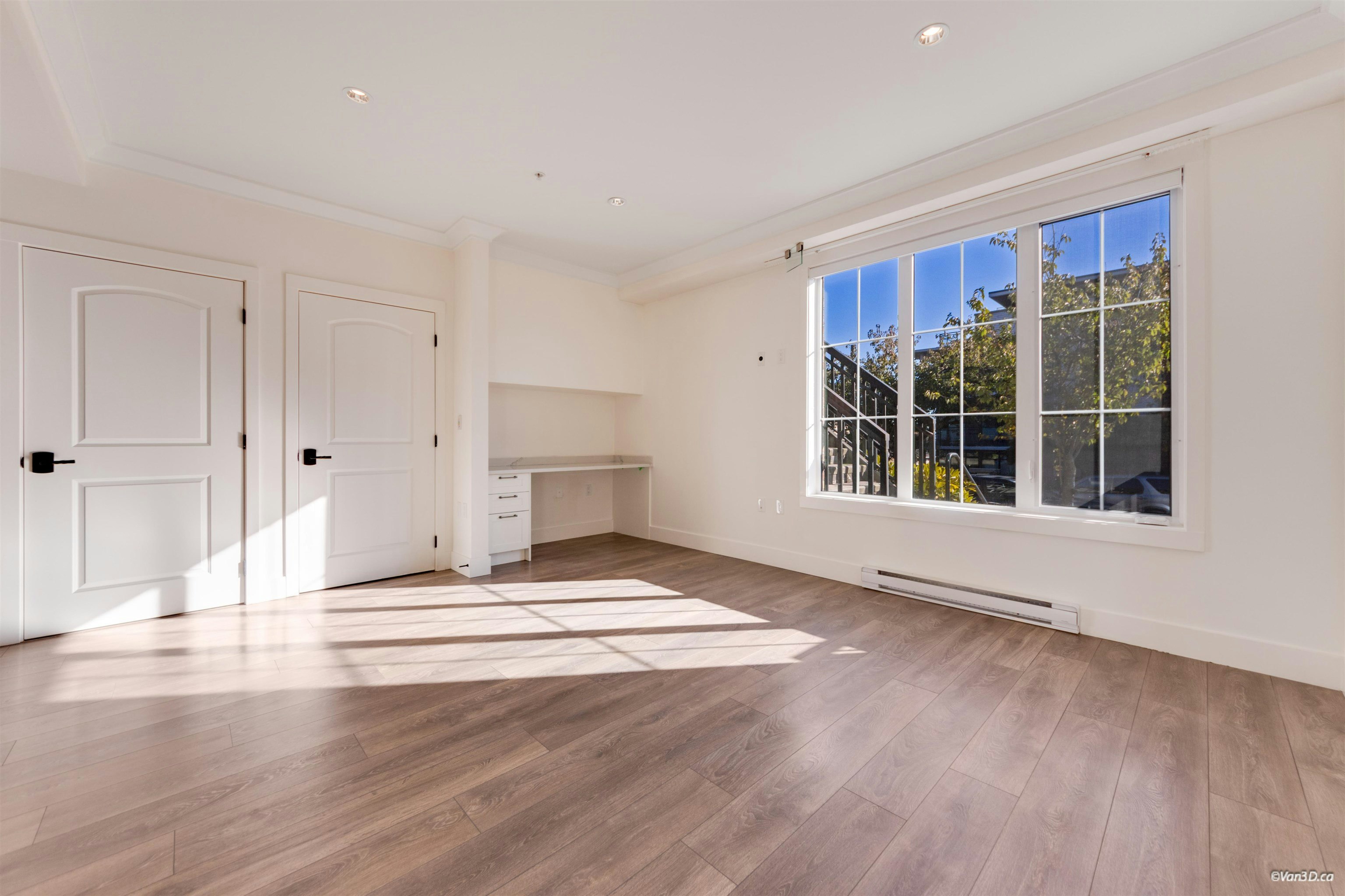 469 W 63 Avenue, Vancouver, BC, V5X 2J3 - 4