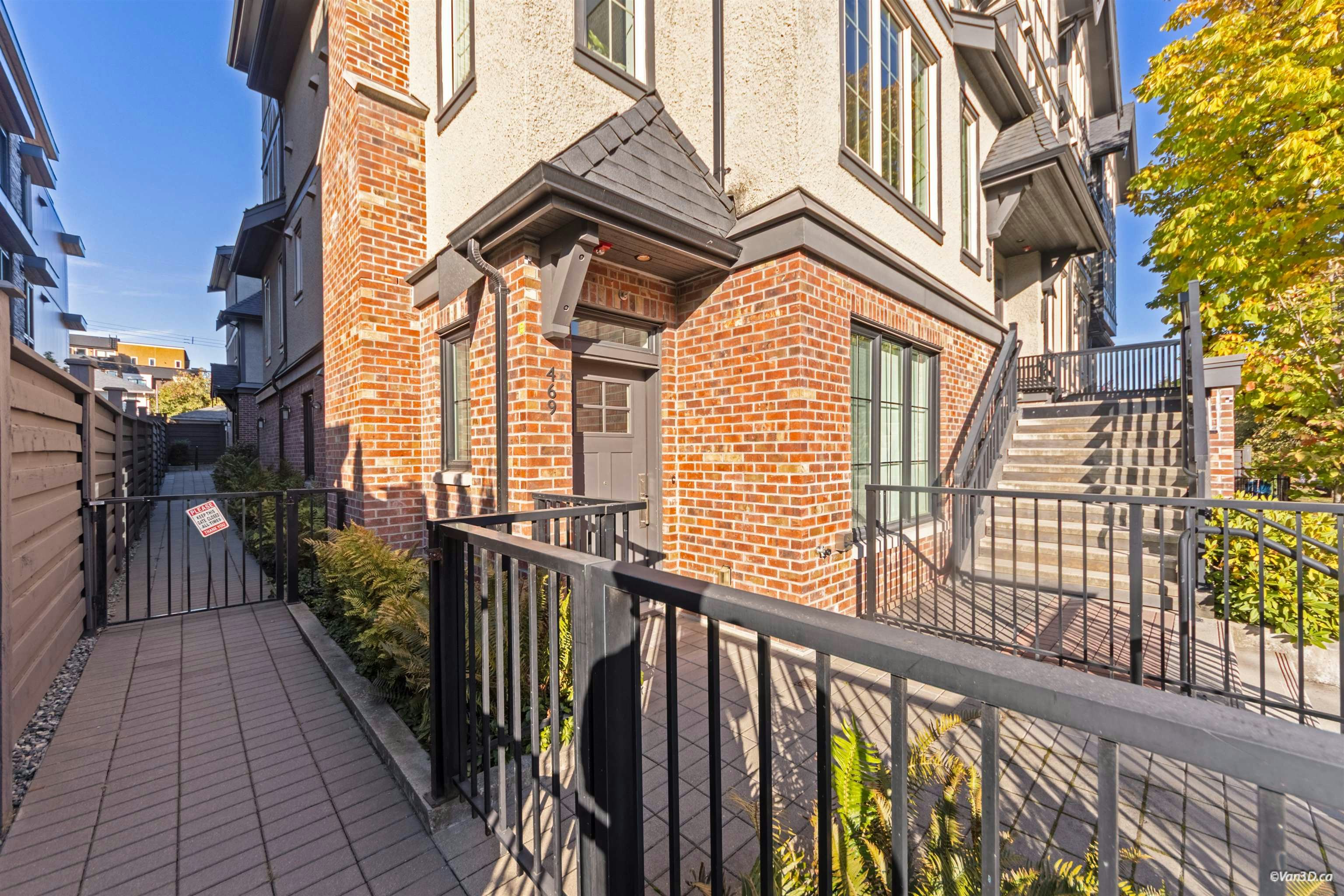 469 W 63 Avenue, Vancouver, BC, V5X 2J3 - 2