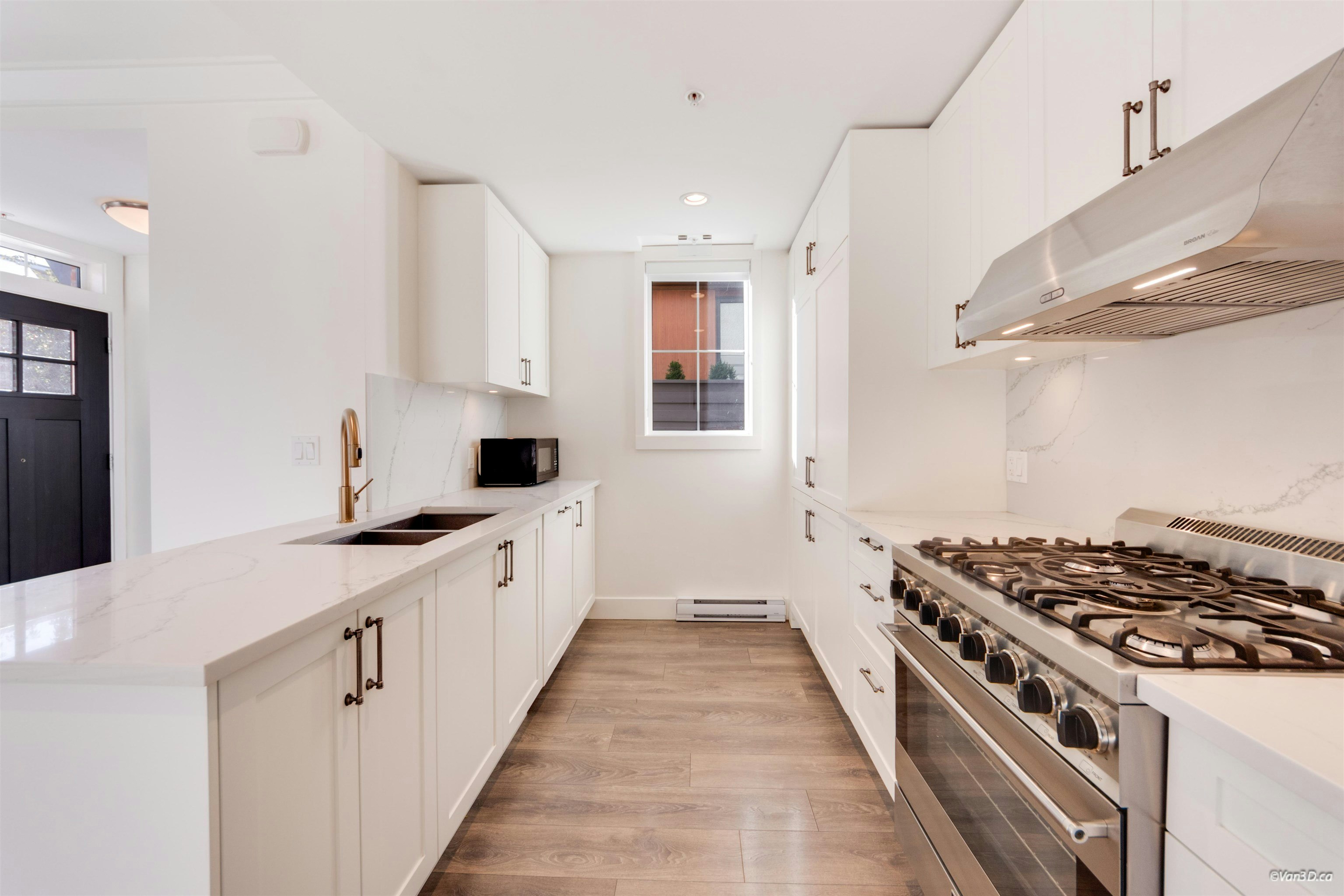 469 W 63 Avenue, Vancouver, BC, V5X 2J3 - 10