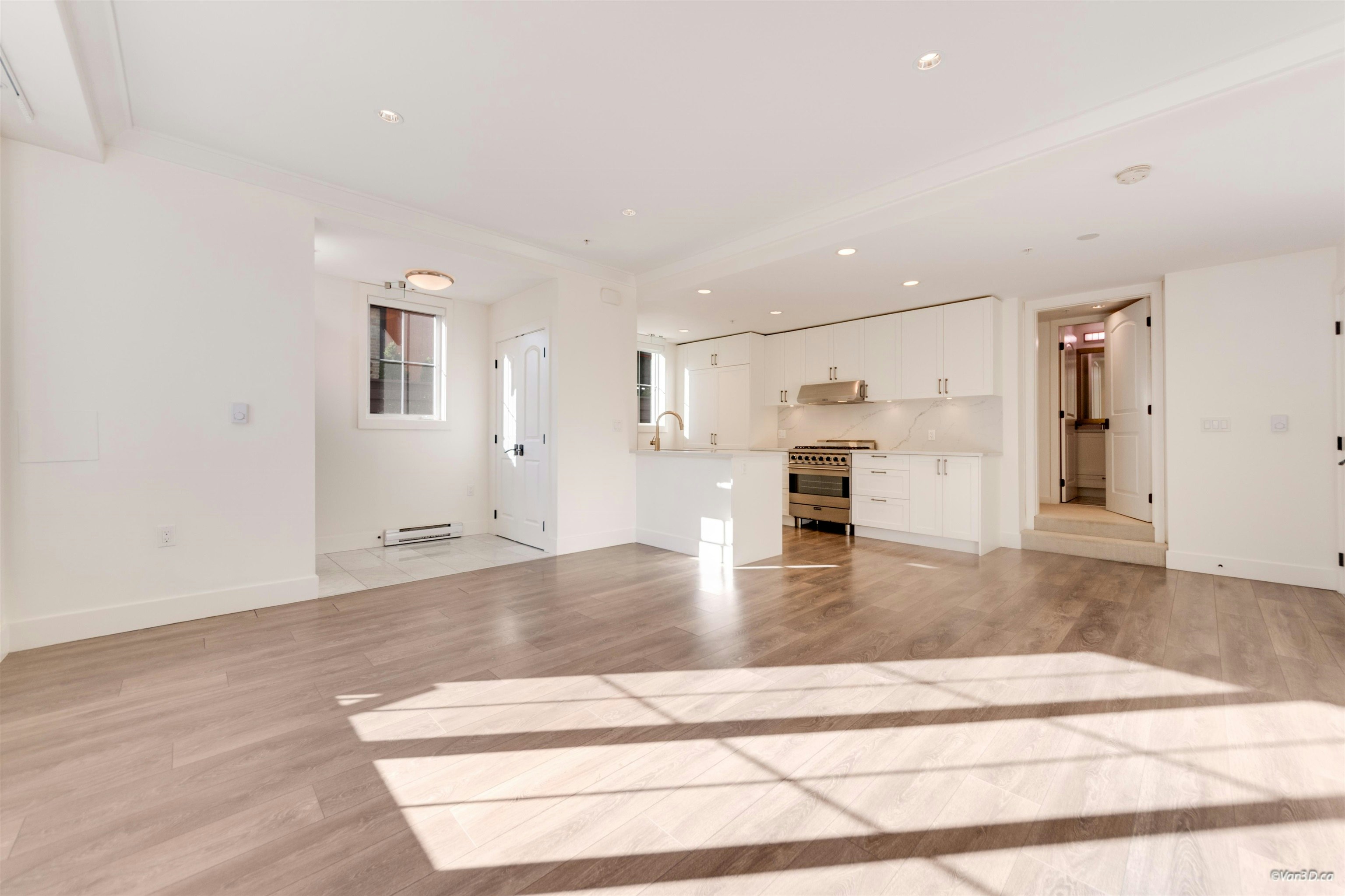 469 W 63 Avenue, Vancouver, BC, V5X 2J3 - 3