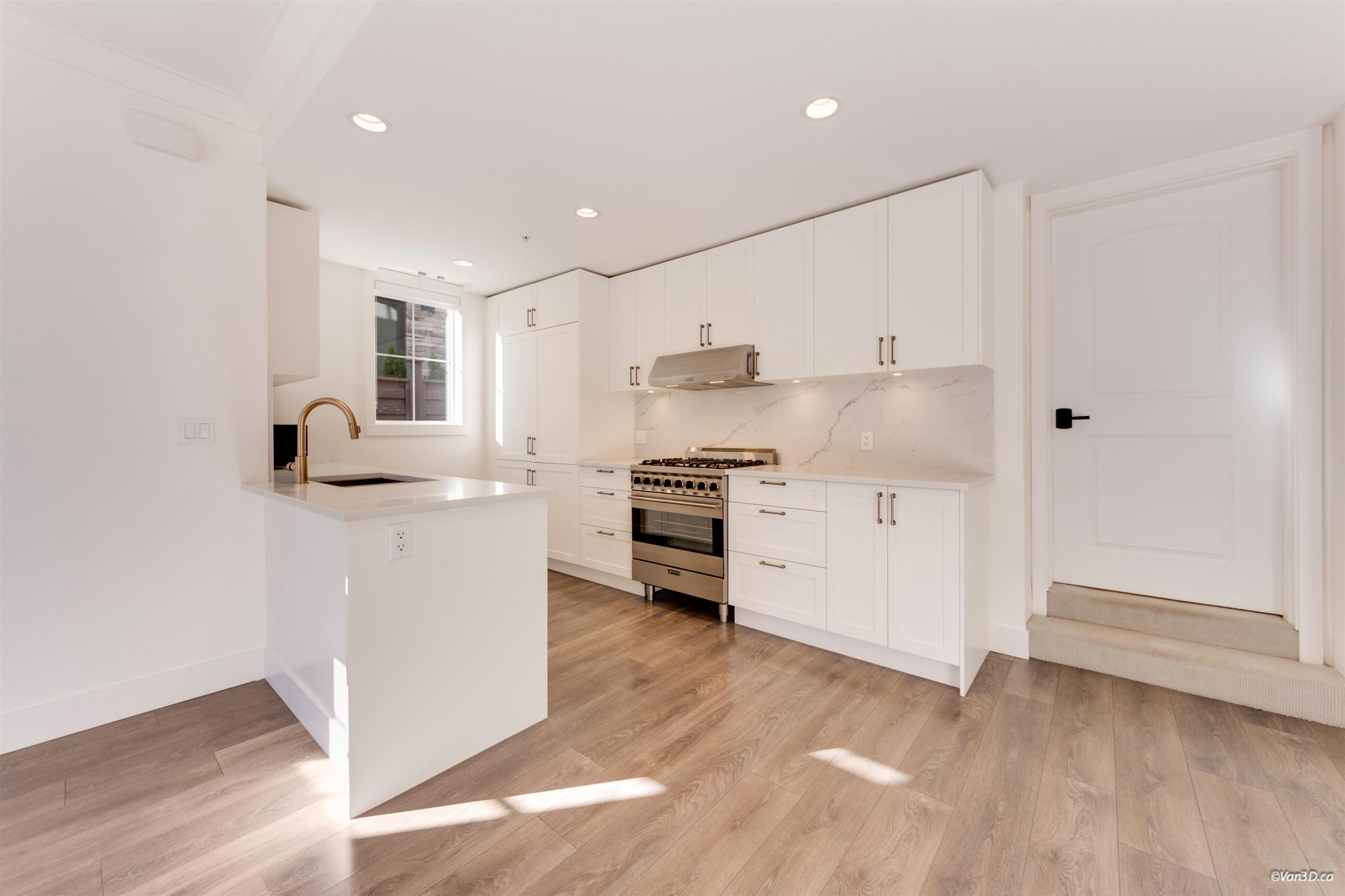 469 W 63 Avenue, Vancouver, BC, V5X 2J3 - 9