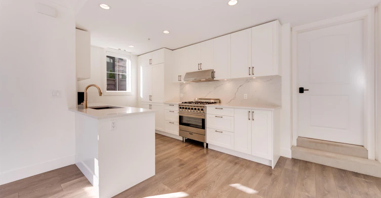 469 W 63 Avenue, Vancouver, BC, V5X 2J3 - 9