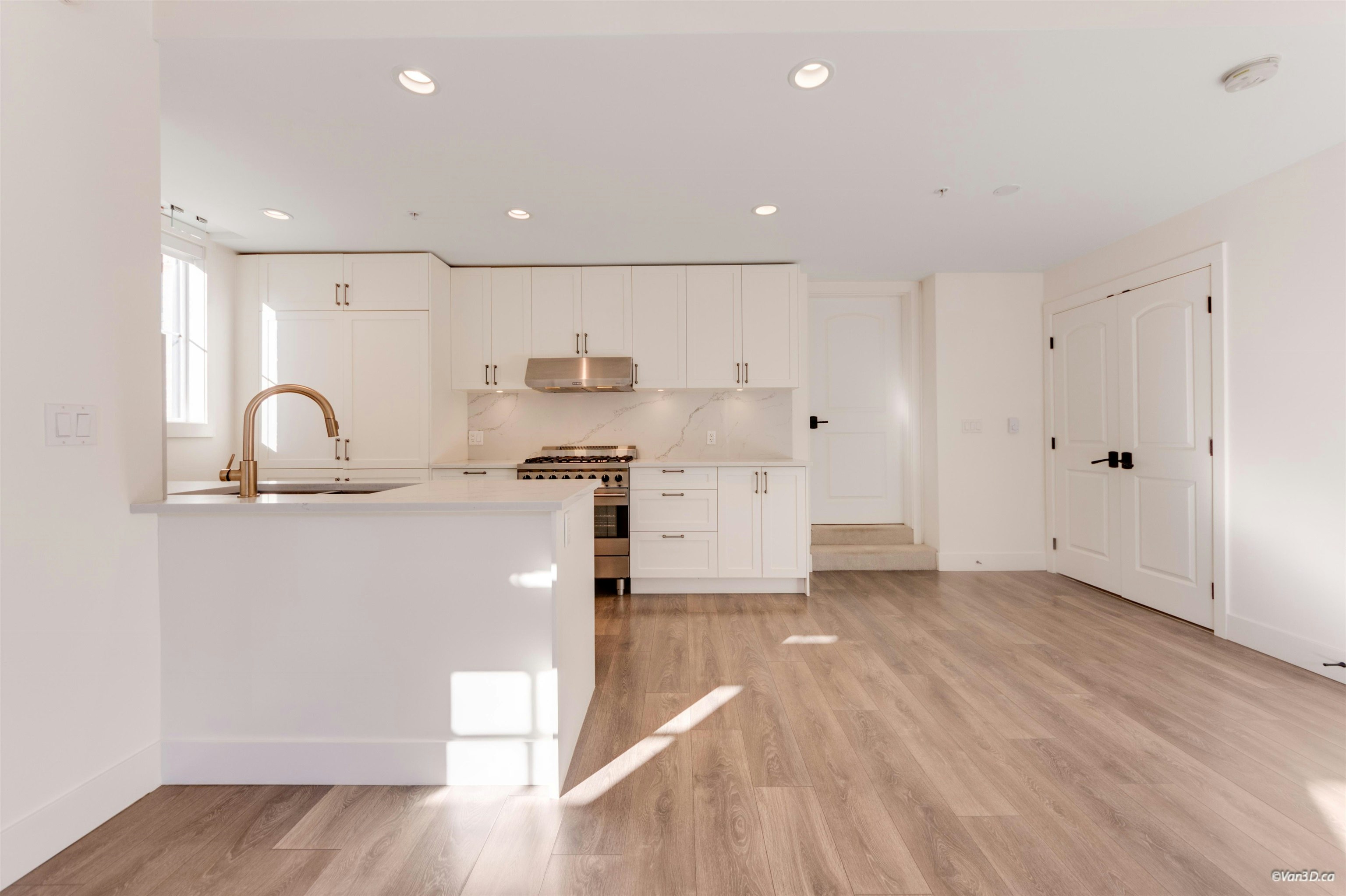 469 W 63 Avenue, Vancouver, BC, V5X 2J3 - 11