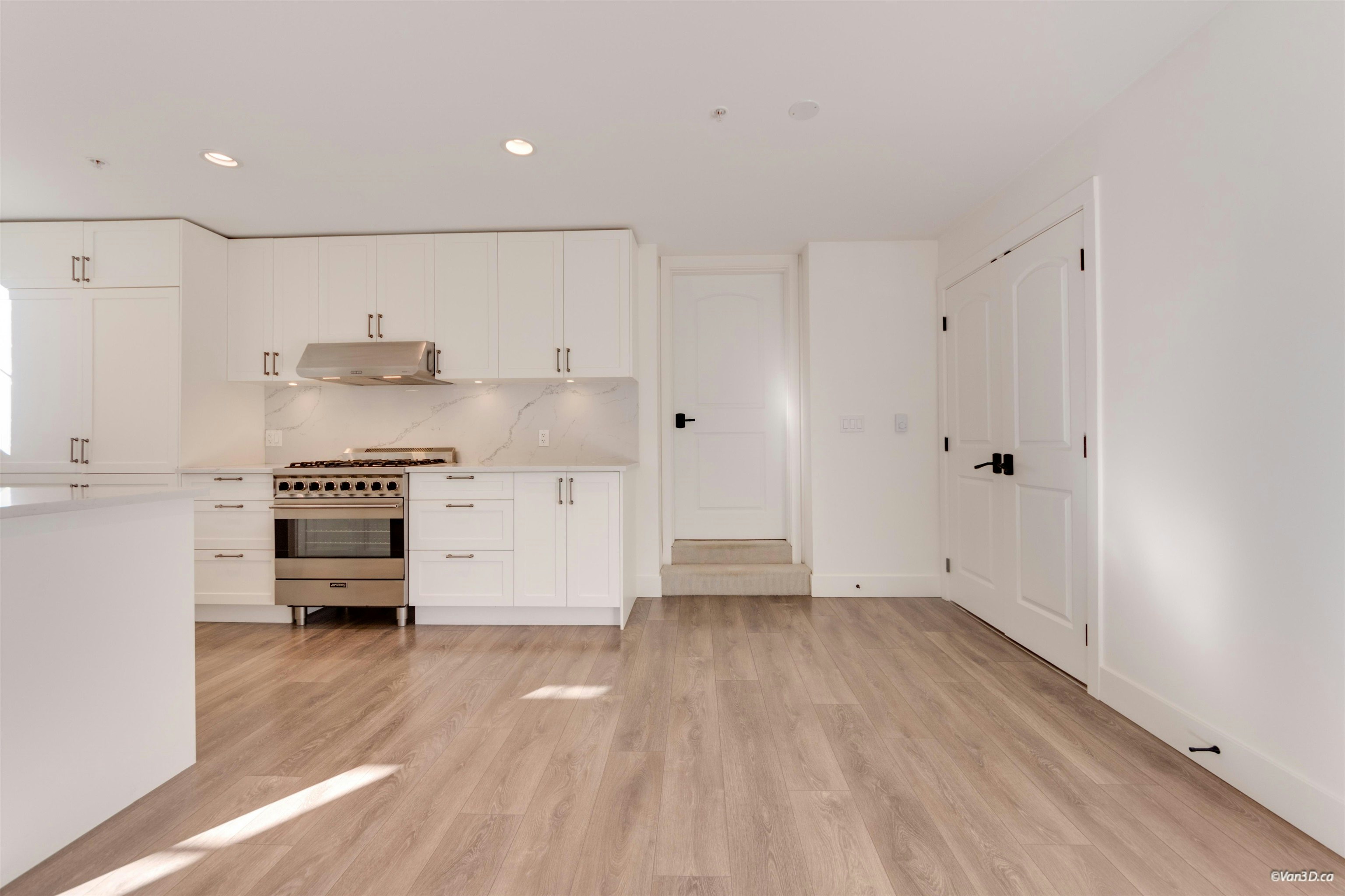 469 W 63 Avenue, Vancouver, BC, V5X 2J3 - 16