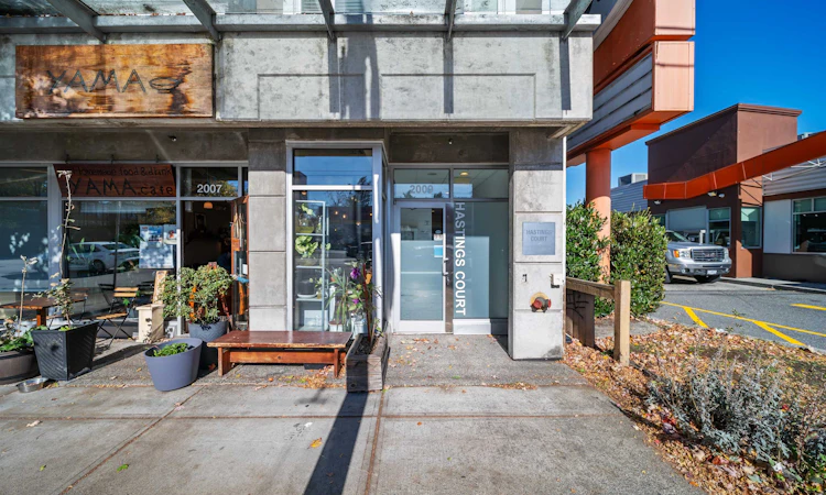 302-2009 E Hastings Street