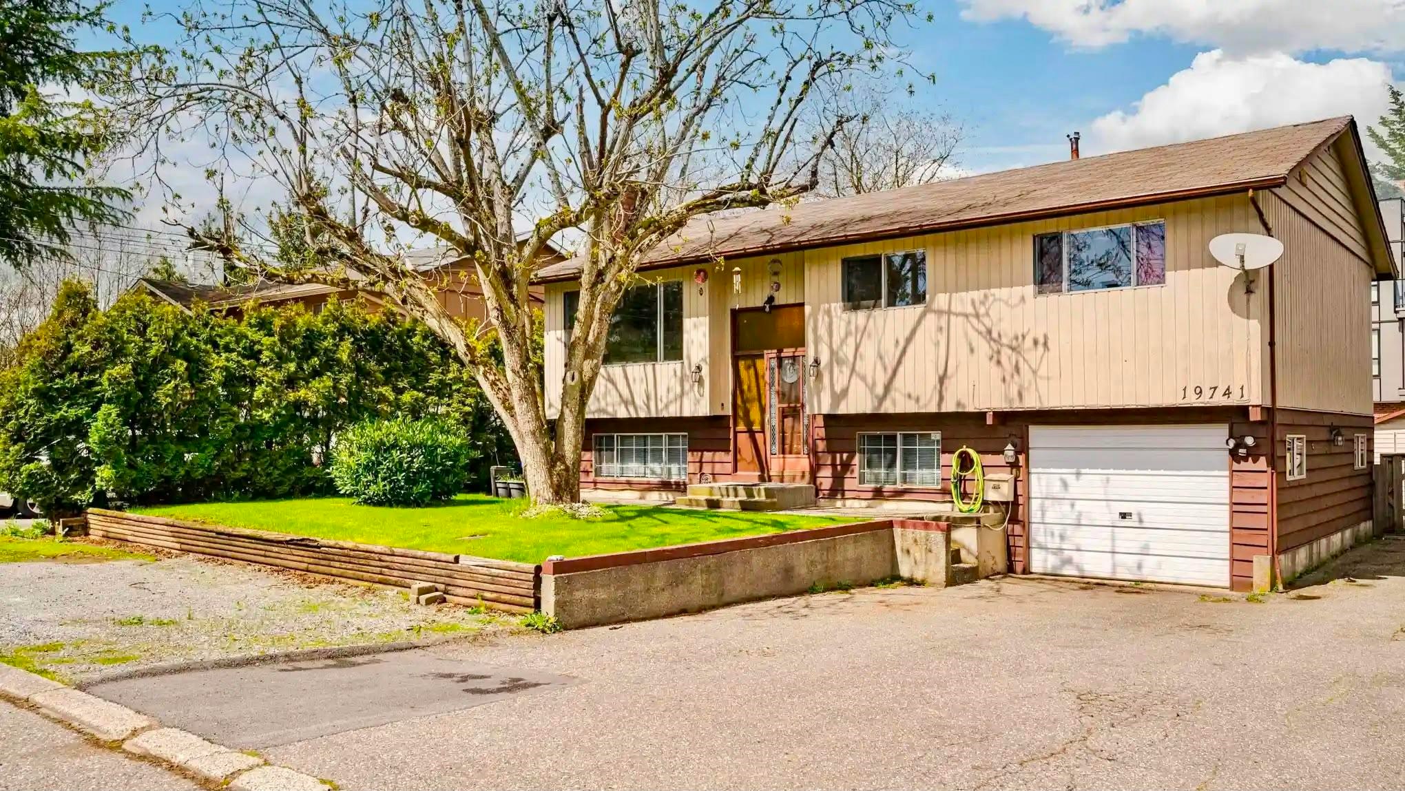 Main-19741 54a Avenue, Langley, BC, V3A 3W4 - 2