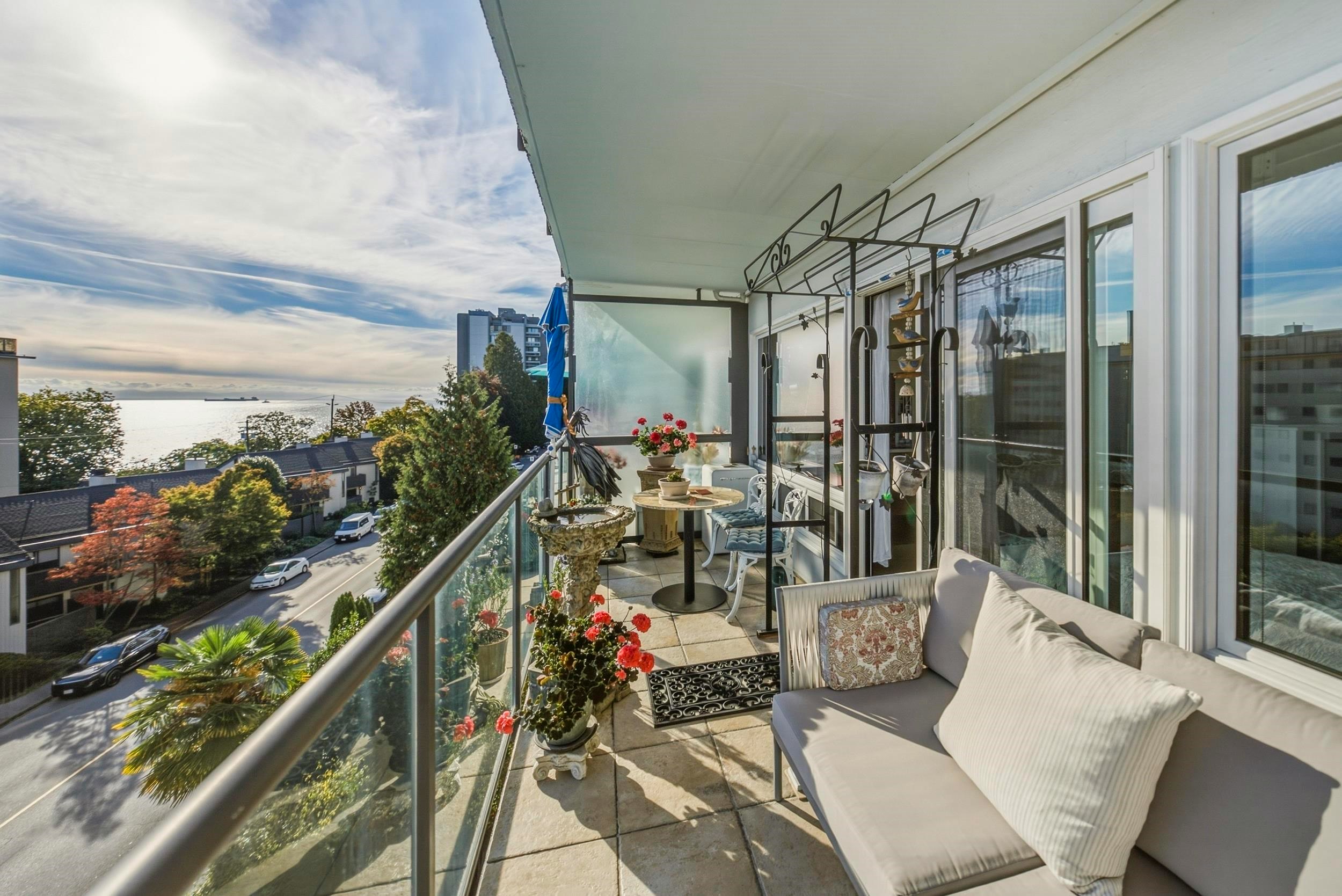 305-1845 Bellevue Avenue - 3